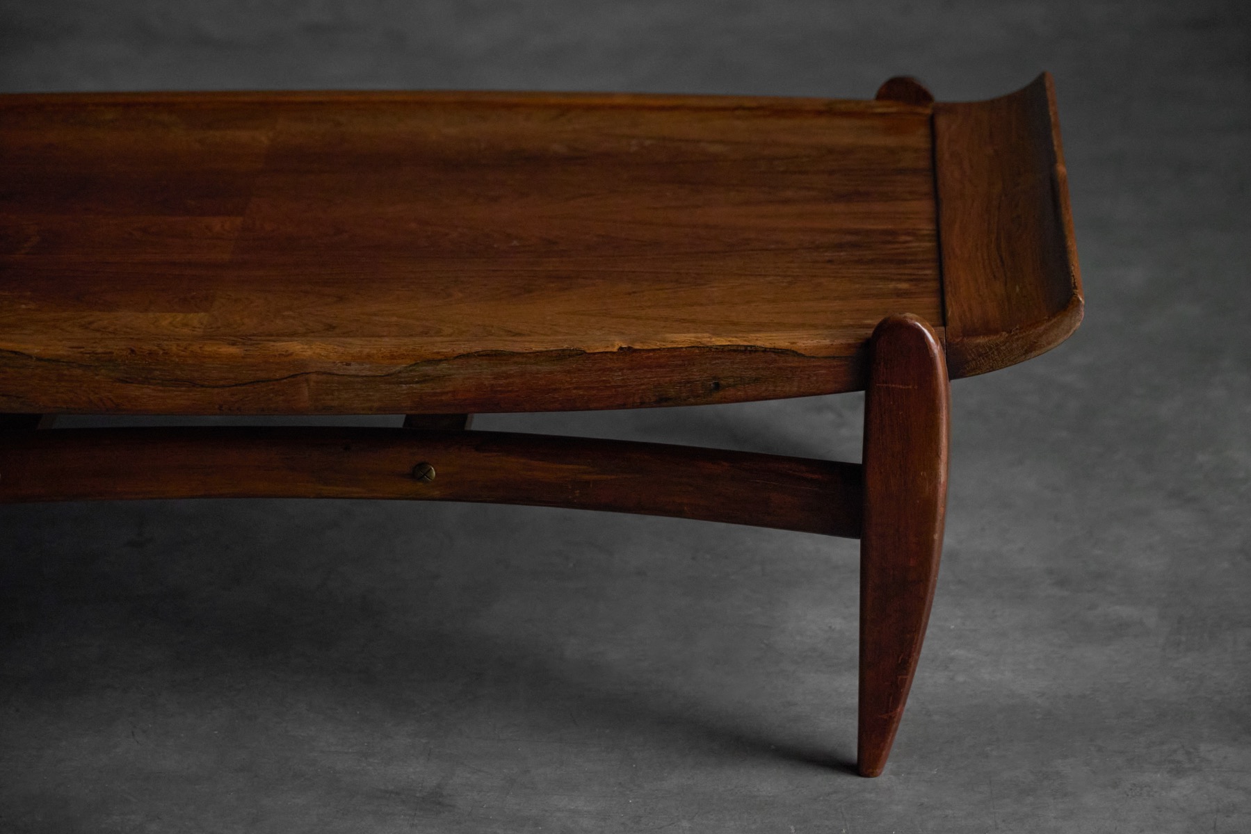 Coffee table by Jean Gillon representing Brazilian modernism