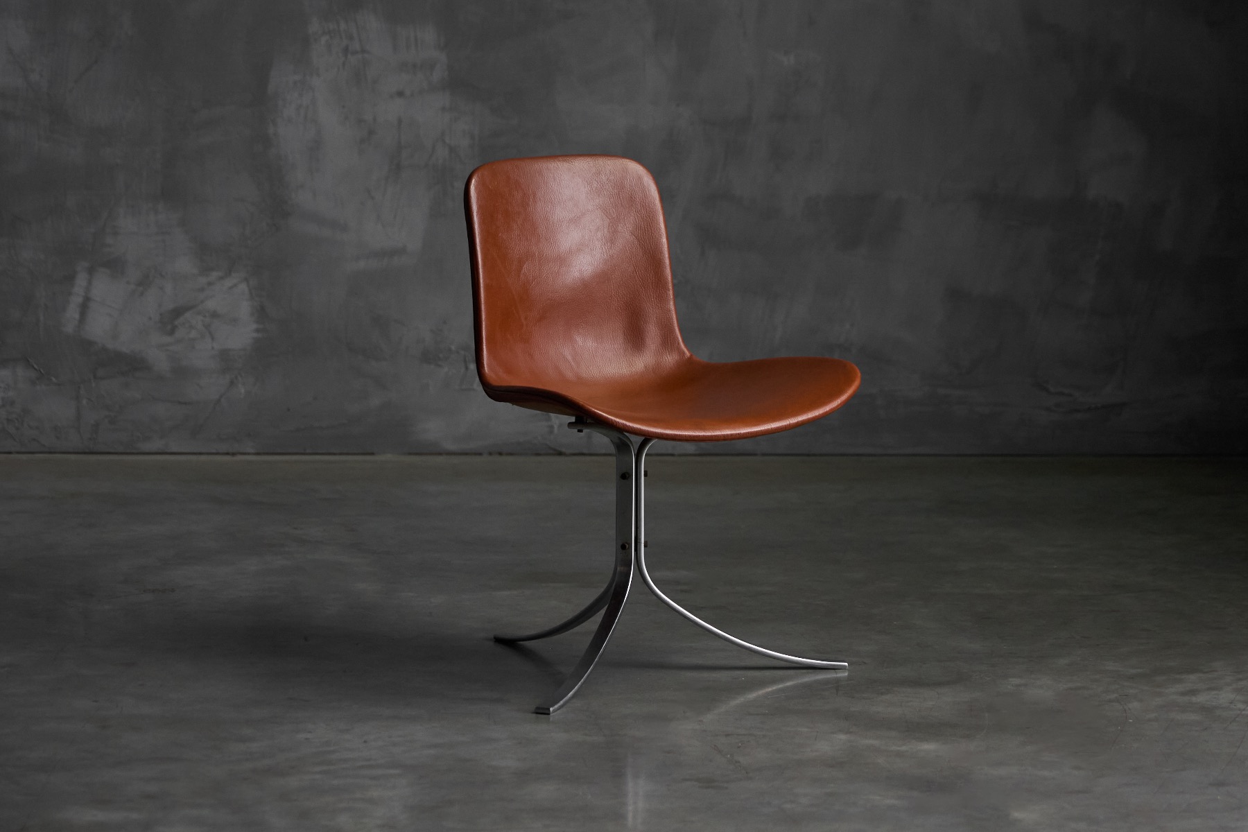 Minimalist Danish dining chair PK9 by Poul Kjærholm