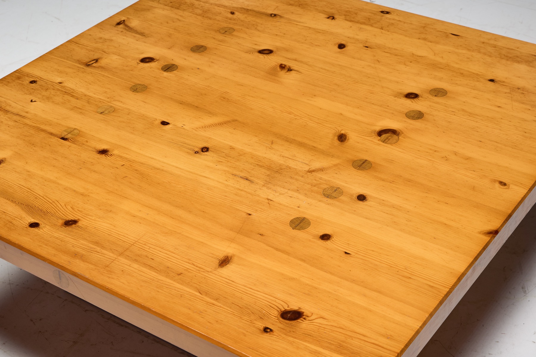 Geometric Kvadrat coffee table with clean lines