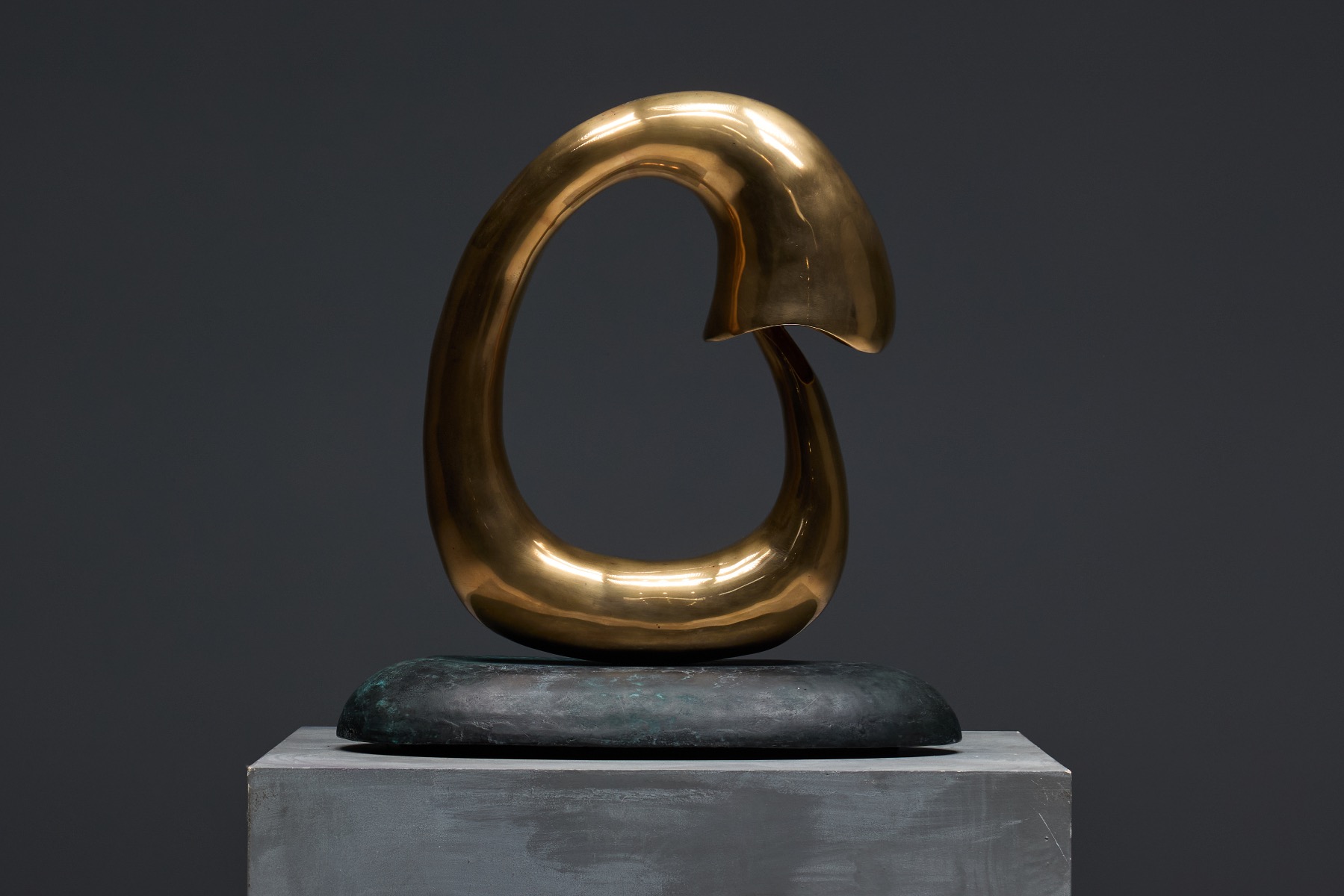 Bronze light sculpture combining figurative art and illumination
