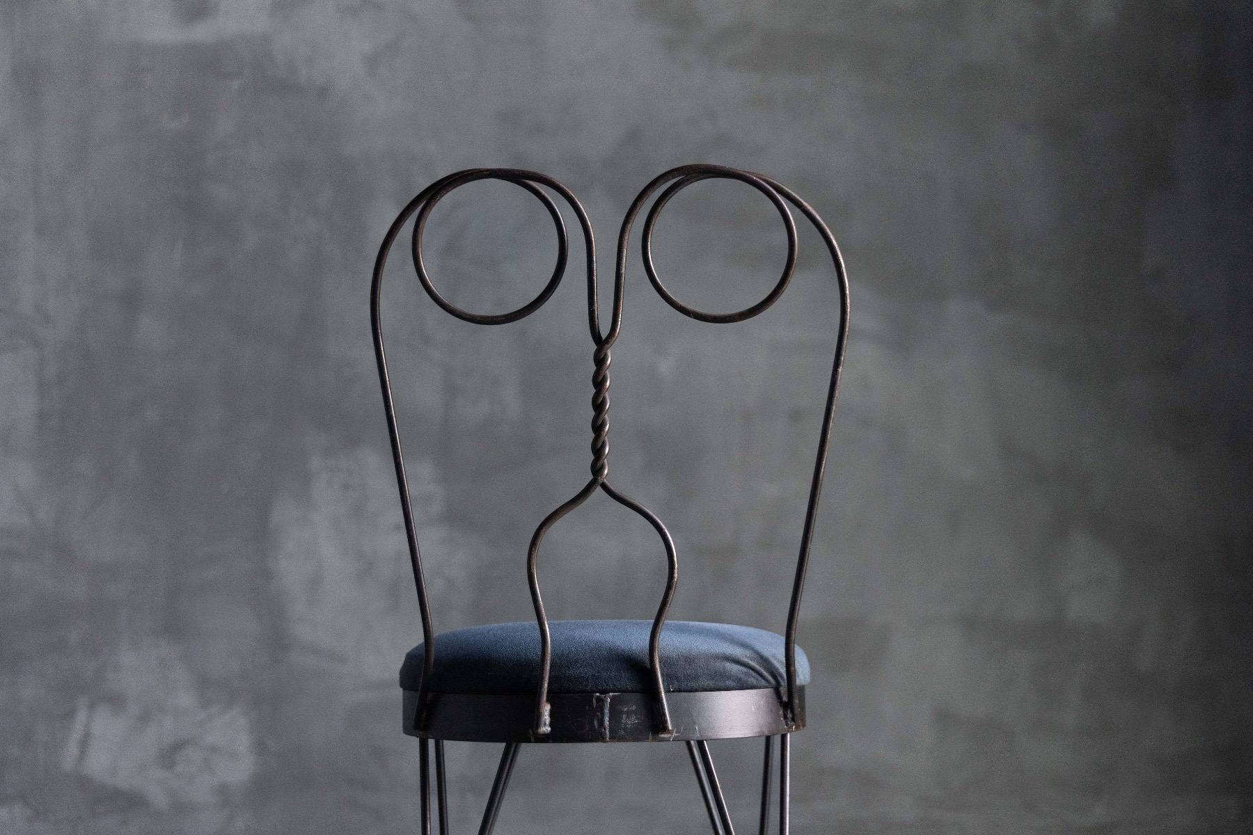 Modernist wrought iron butterfly chair with graphic form