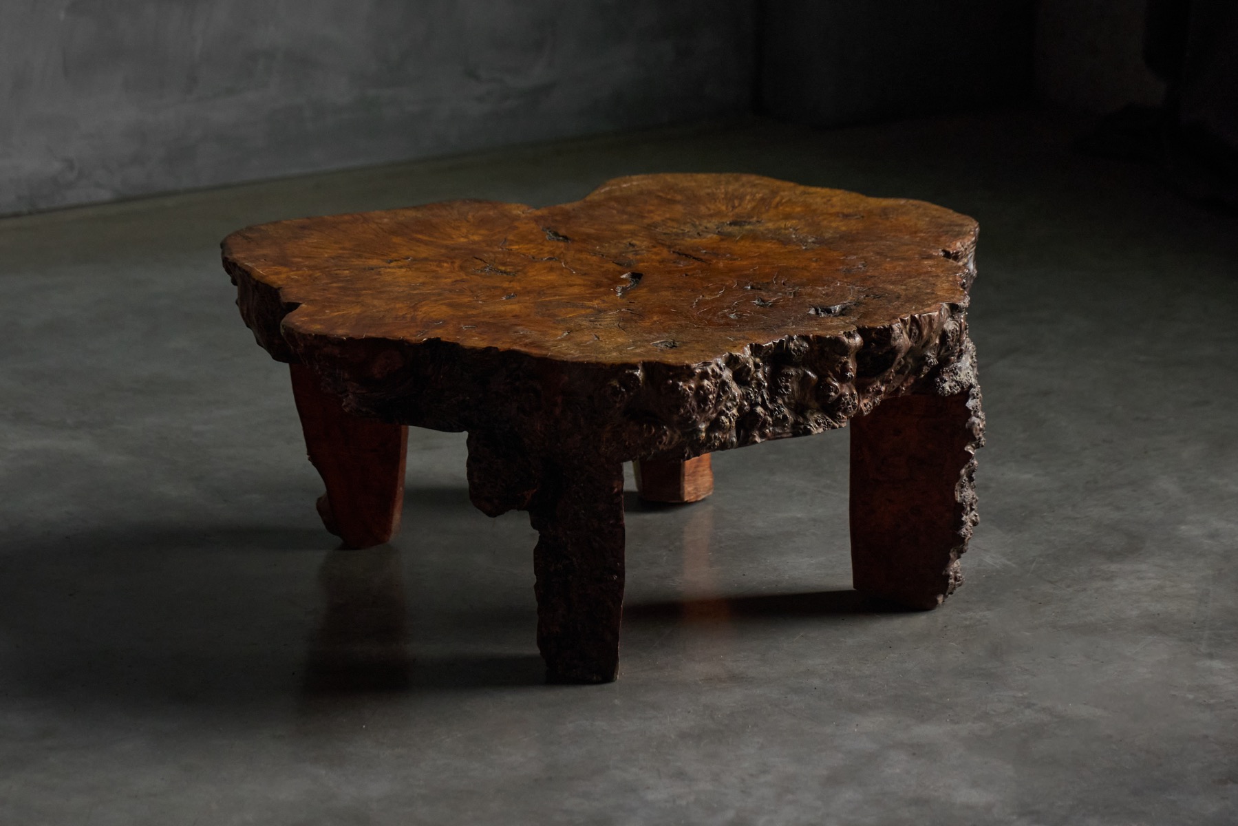 Organic slab burl wood coffee table with hand shaped legs, 1950