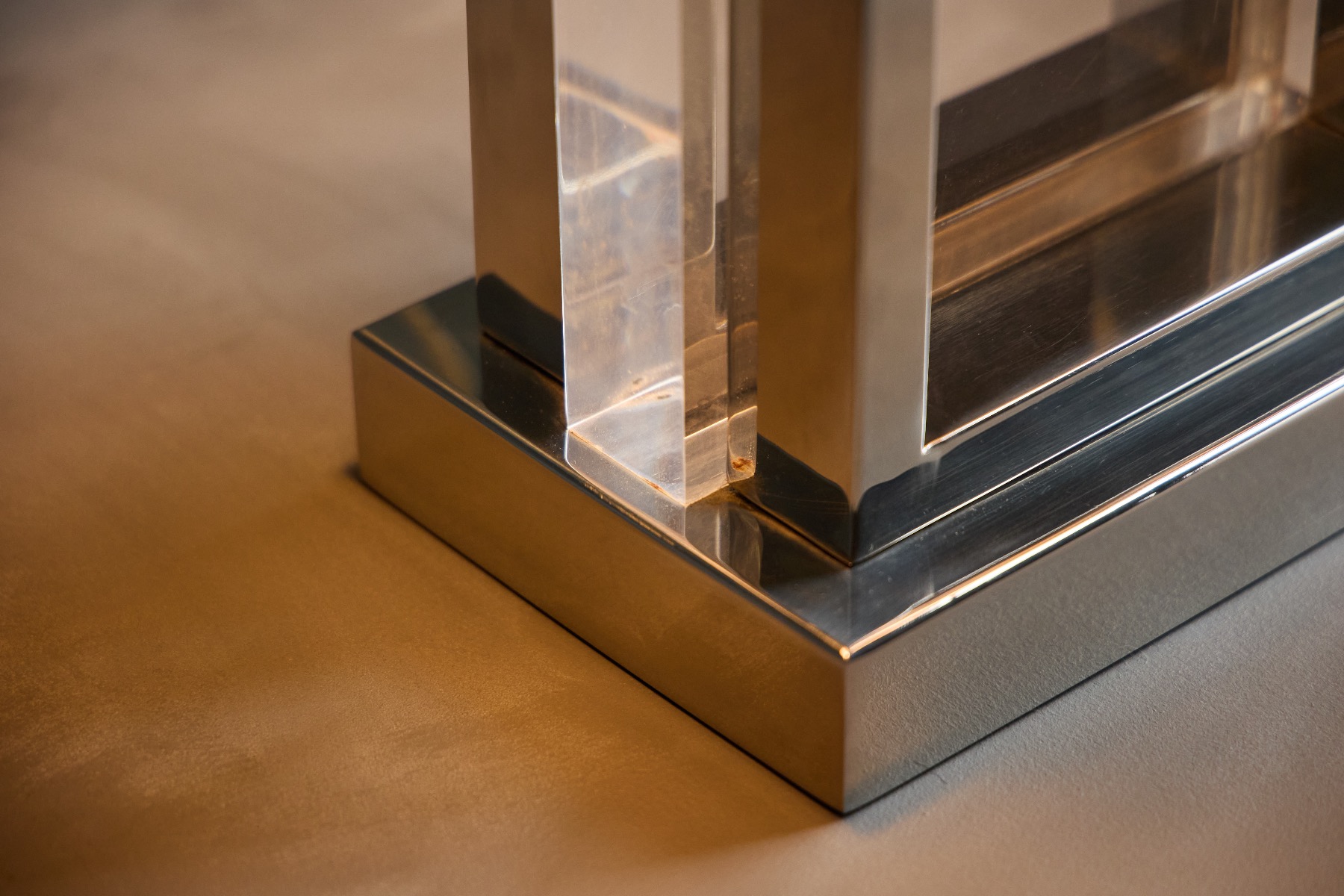Collectible chrome and plexiglass table lamp from the 1970s