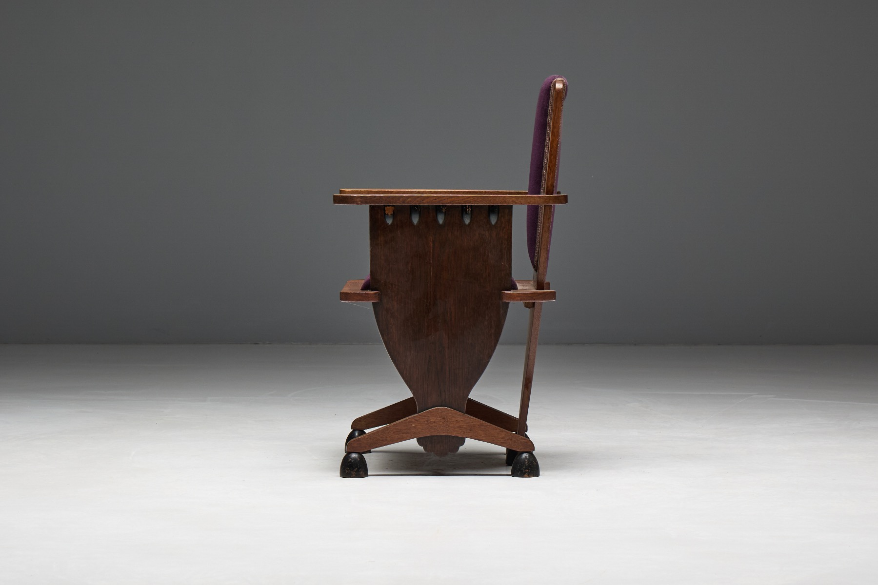 Sculptural oak armchair Amsterdam School