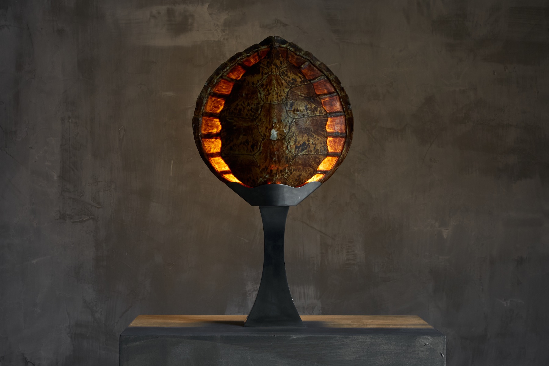 Luxury seventies table lamp with turtle shell pattern