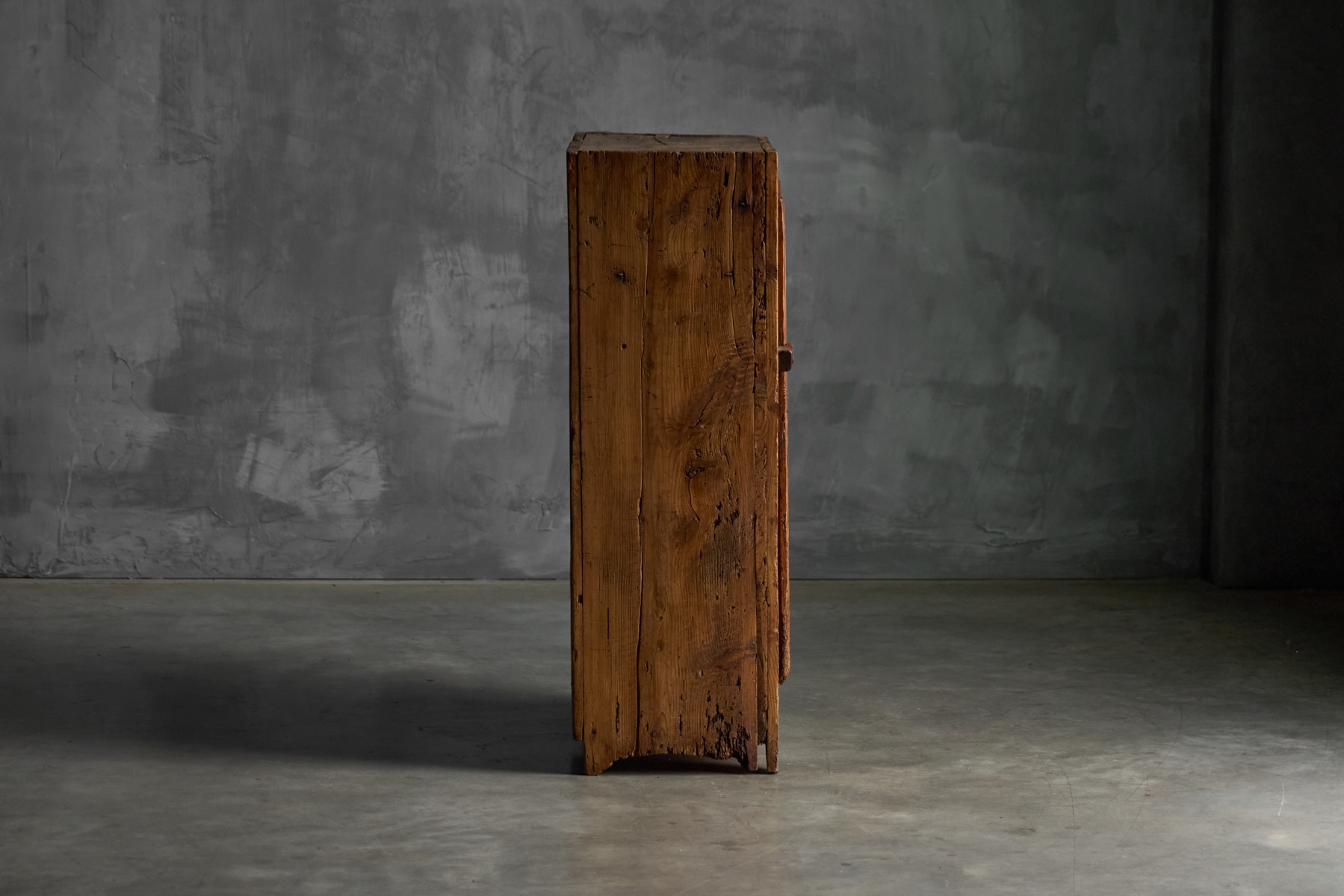 Solid wood Alpine cupboard from the 19th century