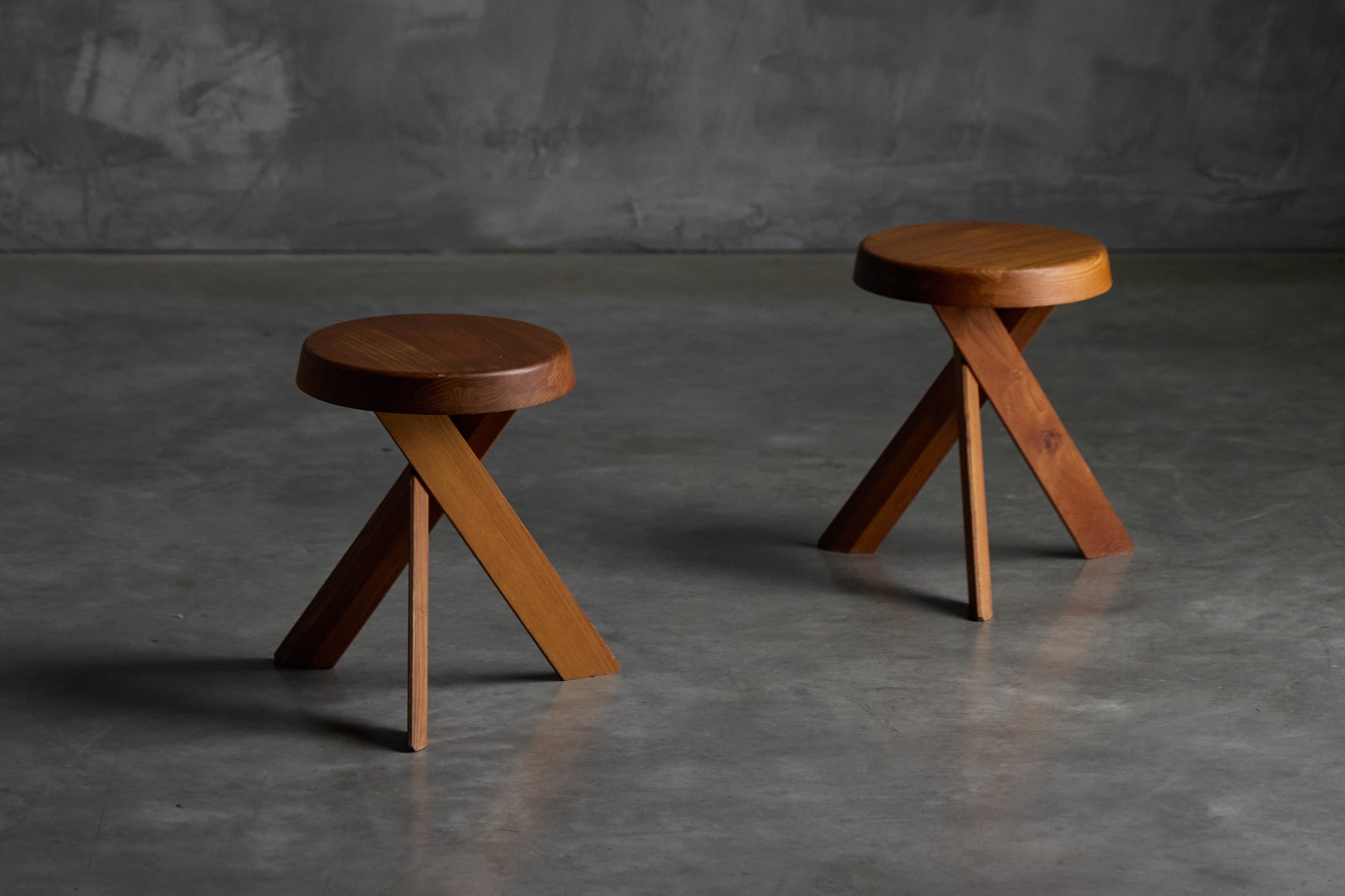 Solid wood S31 stool with mid century proportions