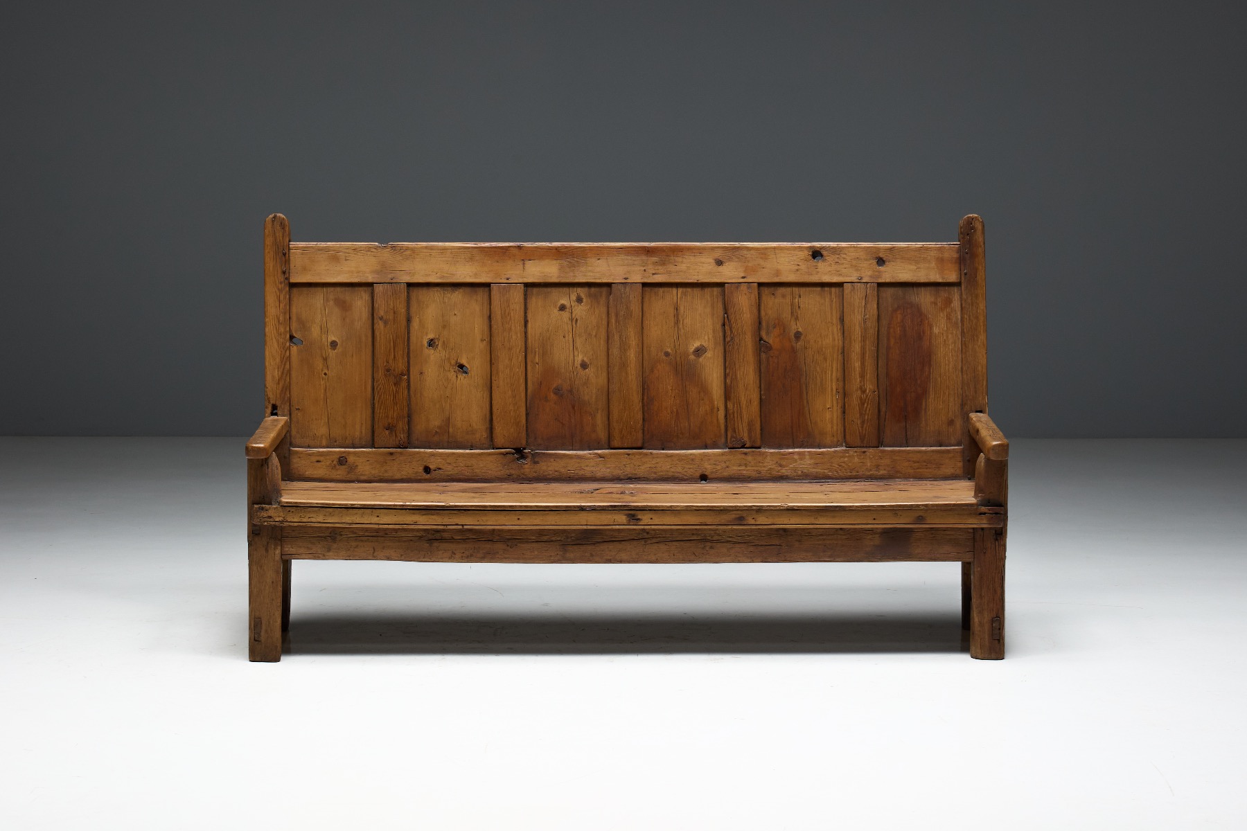 Solid wood travail populaire bench from the 19th century