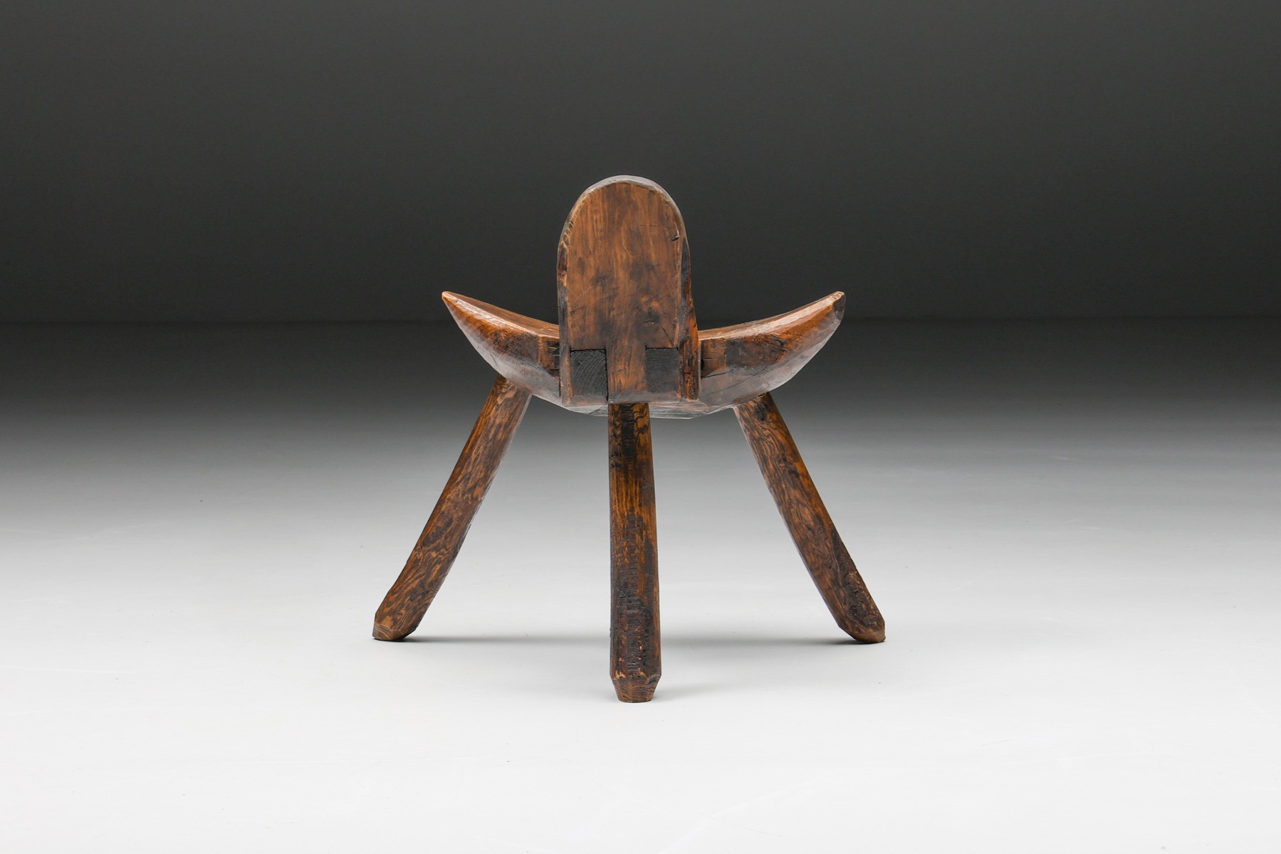 Vintage rural tripod stool in wood from the 1940s
