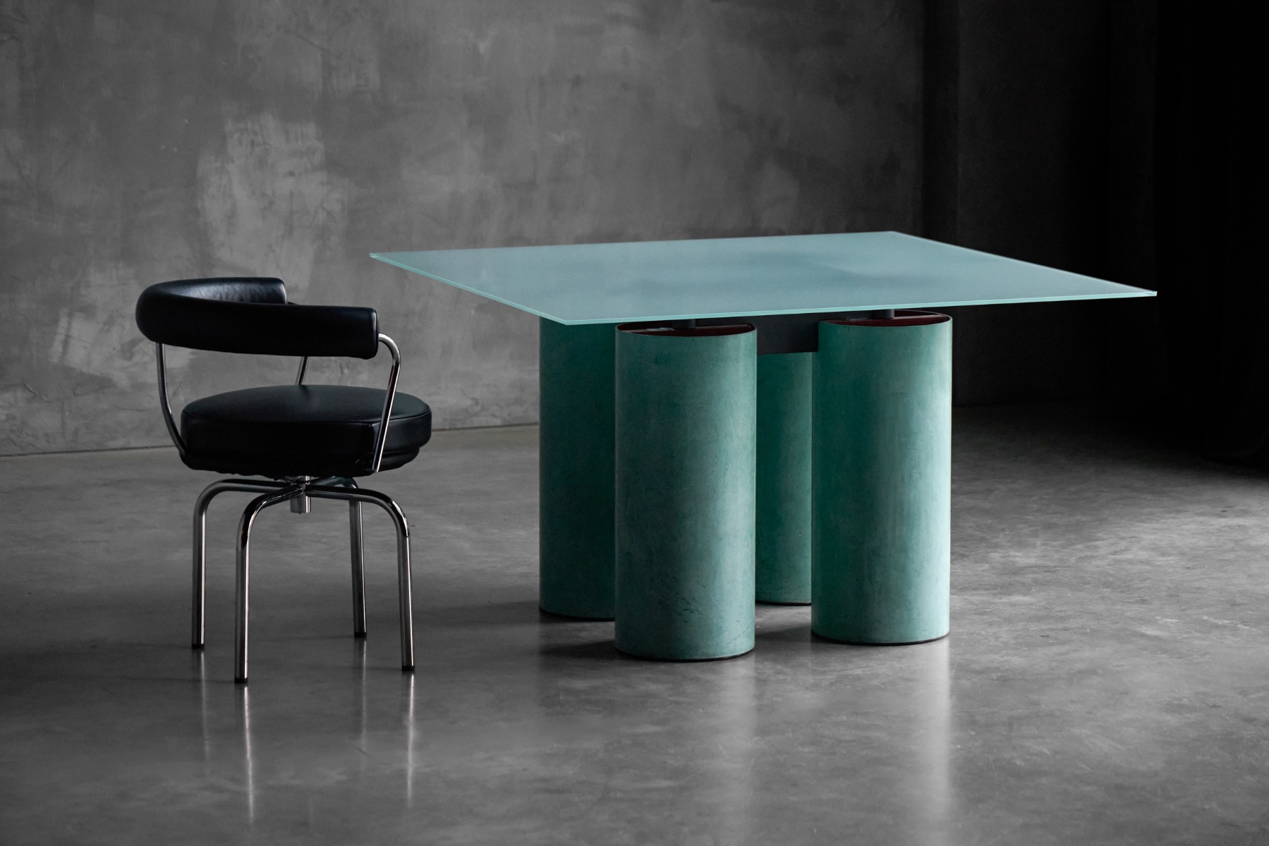 Serenissimo dining table from the 1970s reflecting Italian modernism
