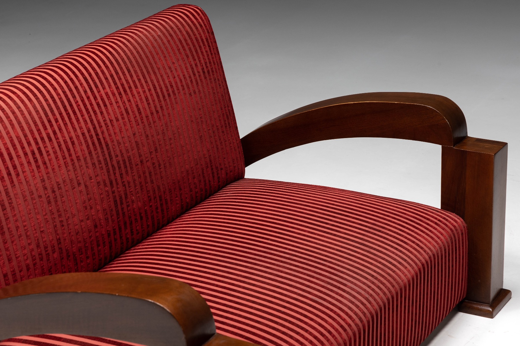 Collectible art deco sofa in red velvet from the 1940s