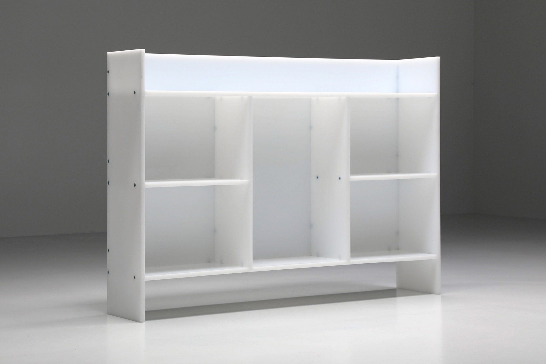 Collectible design shelve unit from 2020