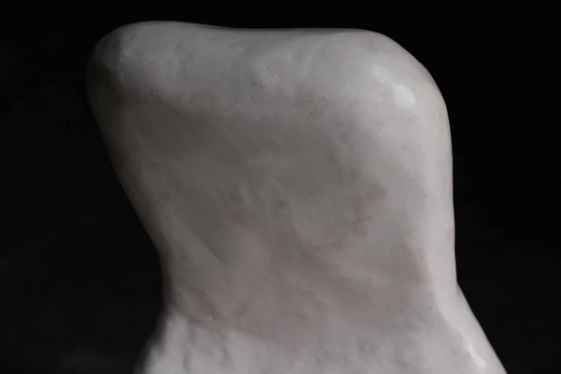 Contemporary figurative sculpture Lady Ivy