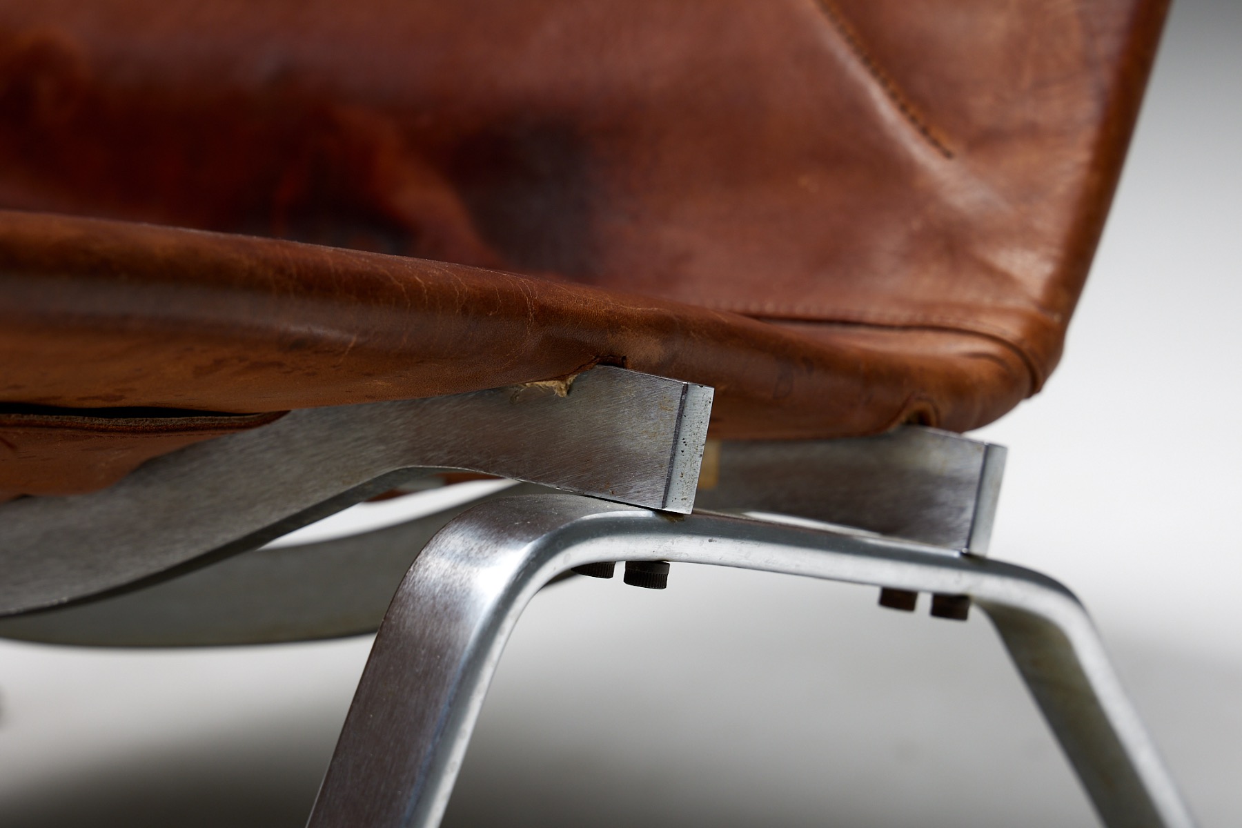 Collectible PK22 lounge chairs in cognac leather