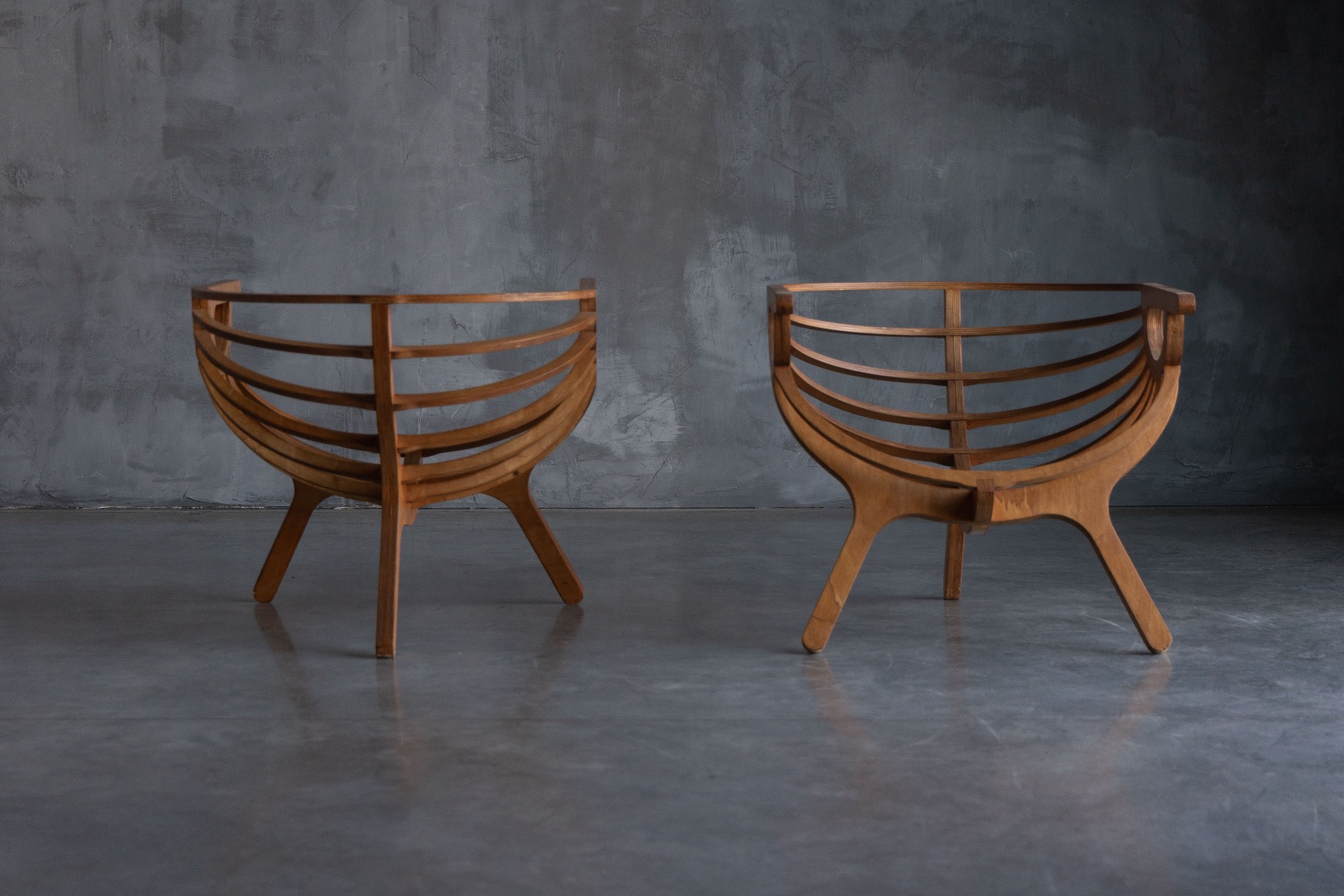 Designer lounge chair in shell form from the 1980s