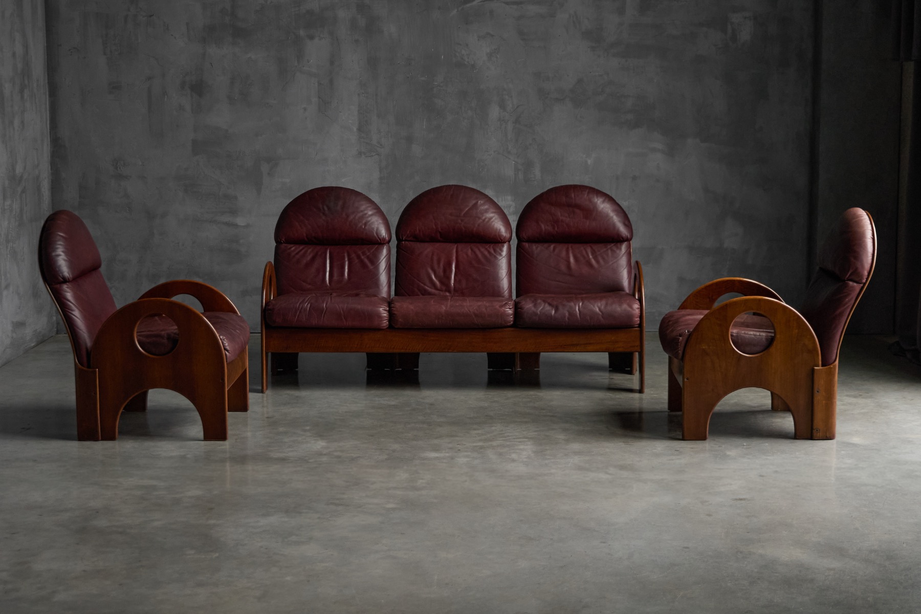Arcata three seater sofa representing Italian modern design by Gae Aulenti