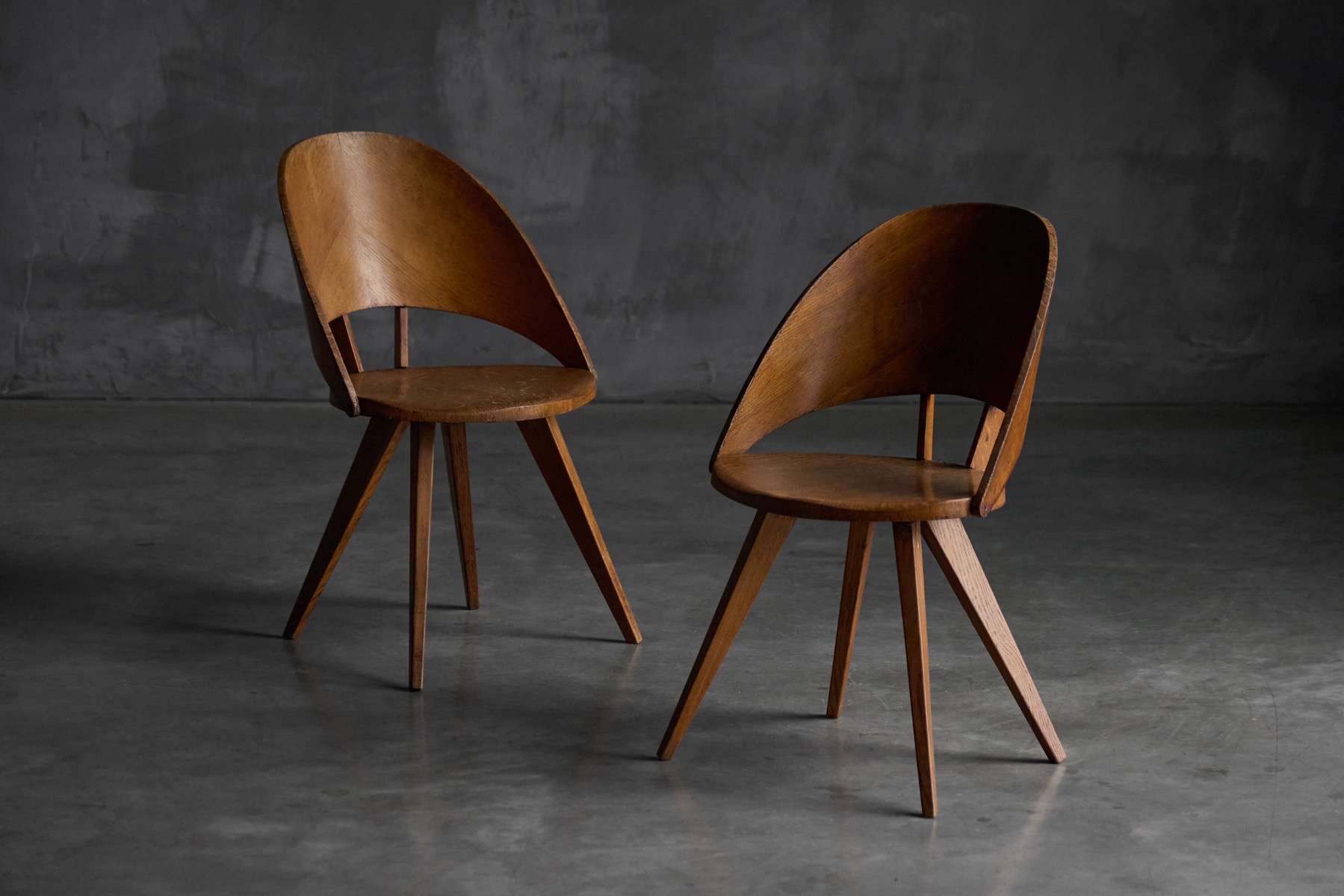 Italian plywood dining seating reflecting early modernism