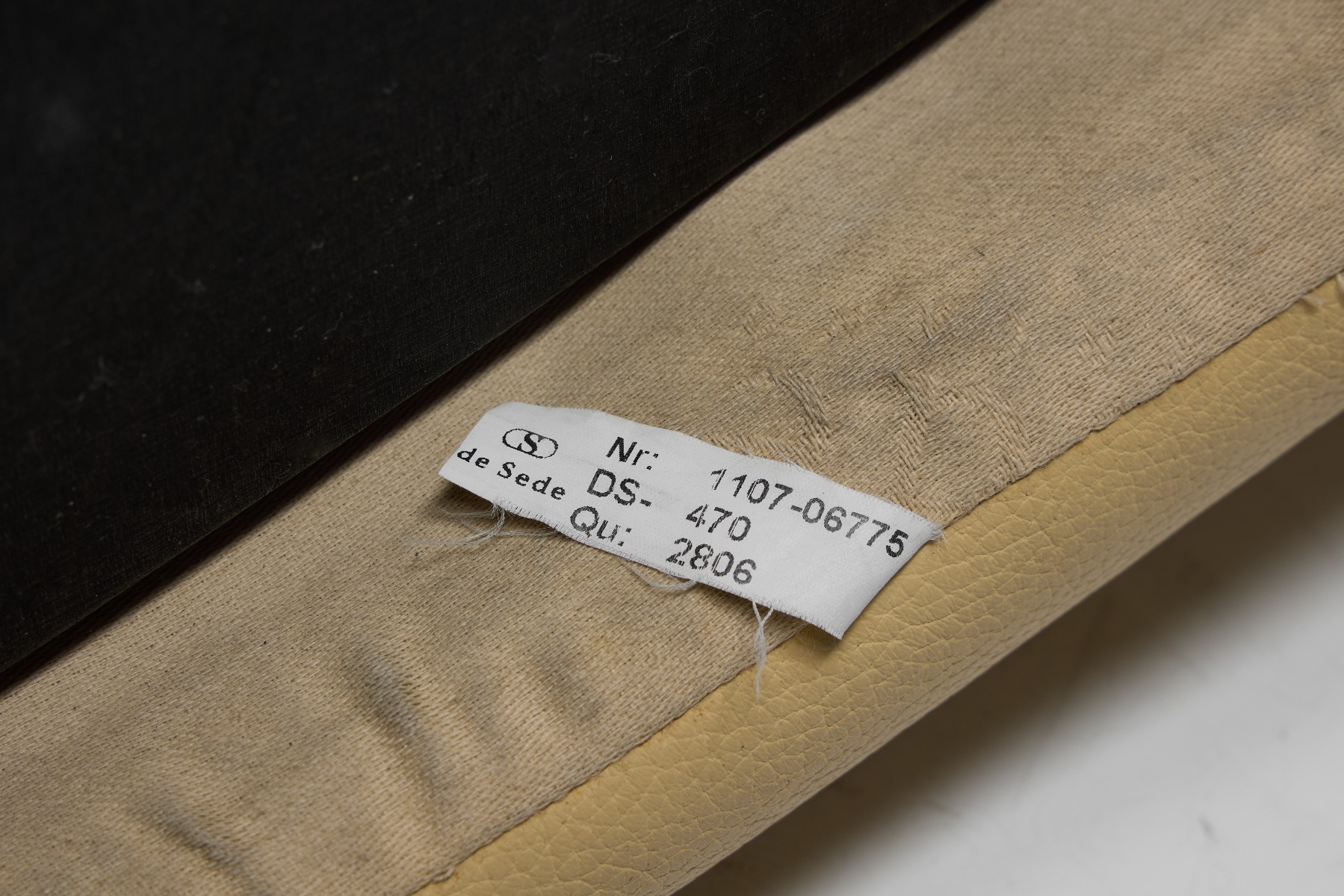 Collectible DS-470 sofa with premium leather upholstery