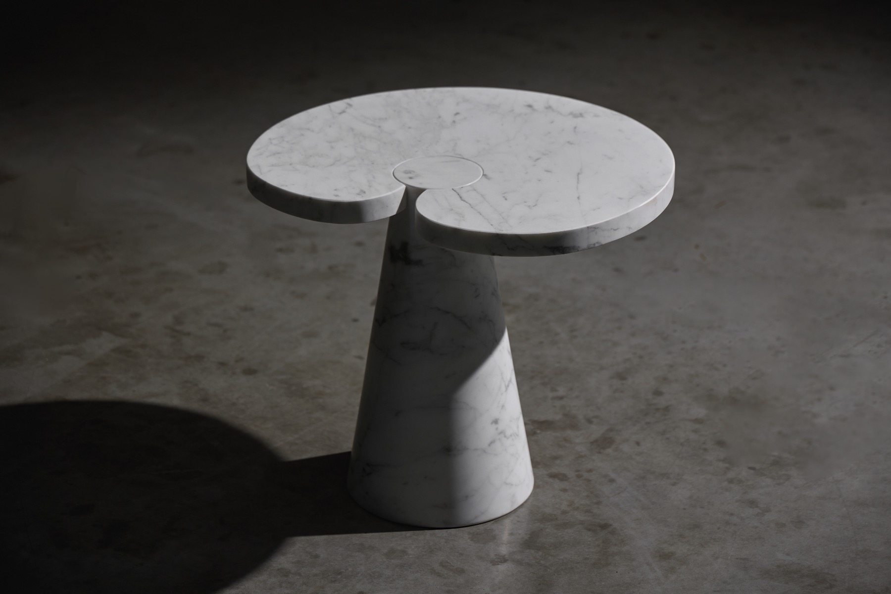 Iconic Italian design side table in solid marble