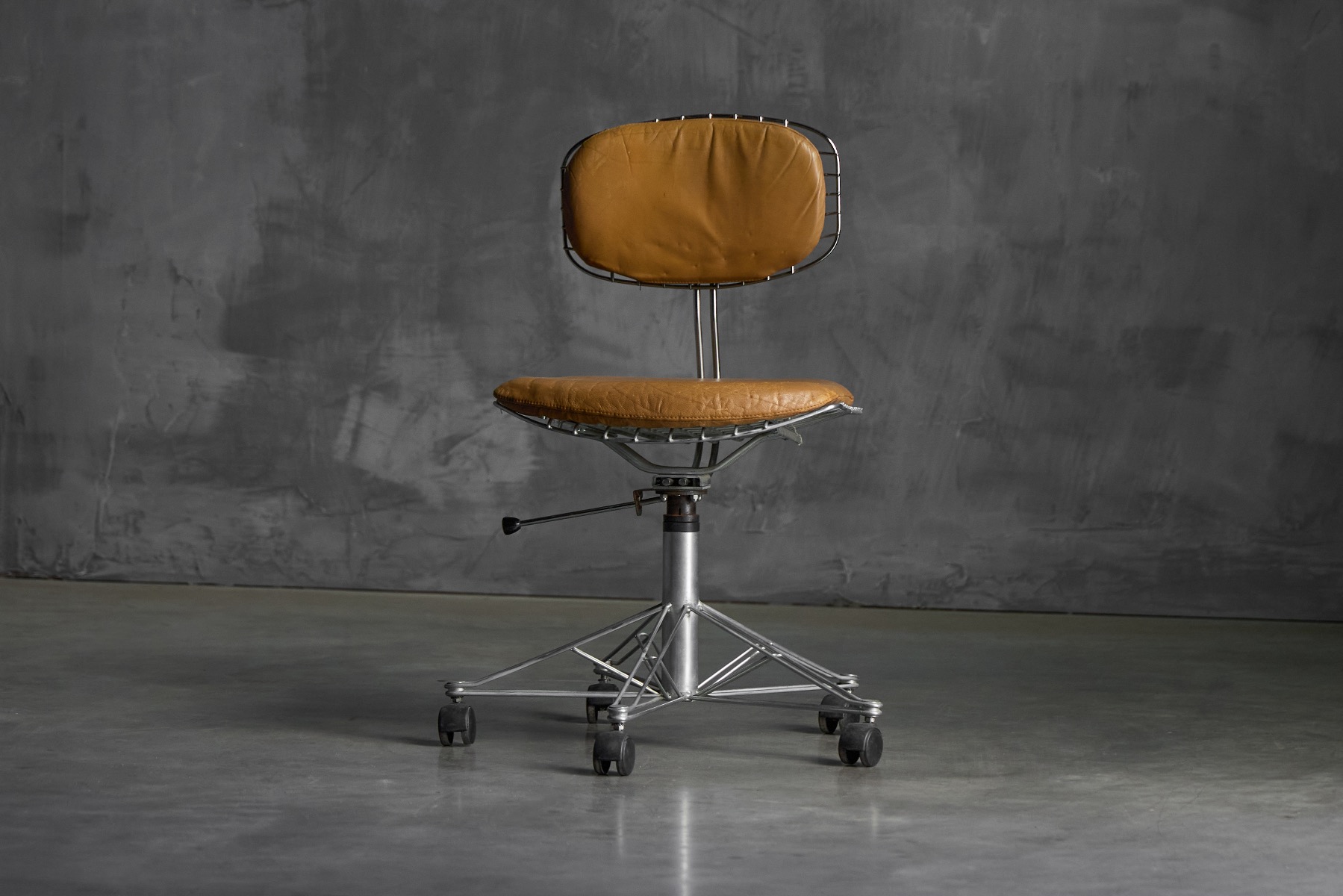 High tech office chair with architectural design language