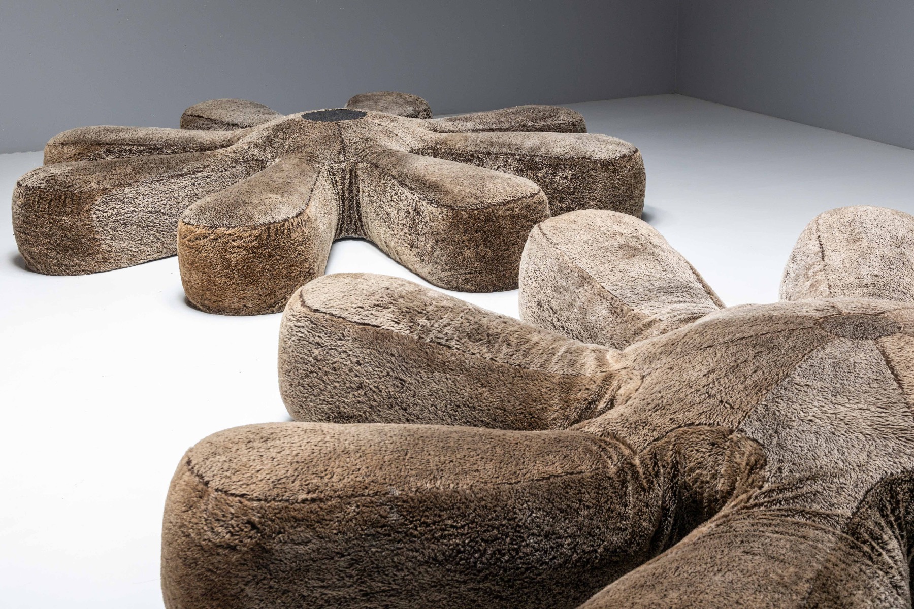 Organic form contemporary sofa Edra Aster Papposus
