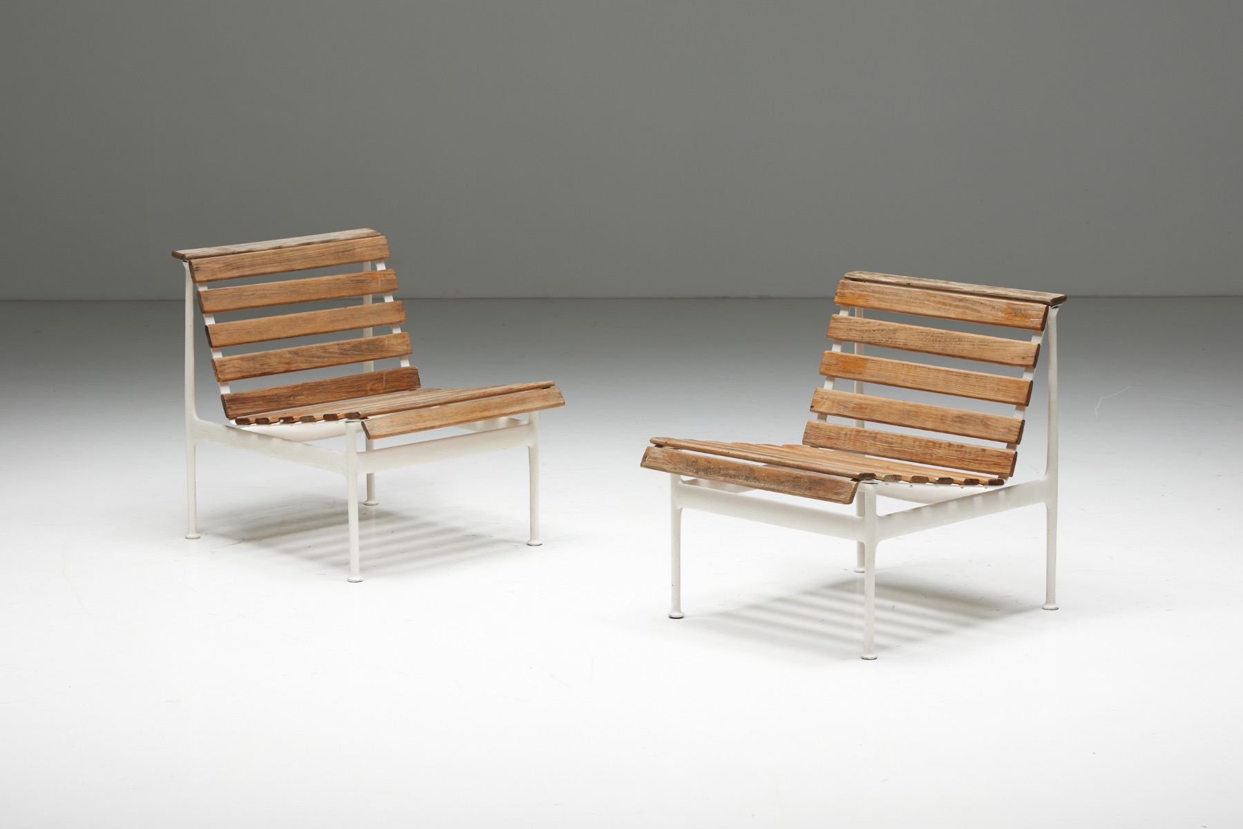 Collectible 1960s Knoll chaise lounge