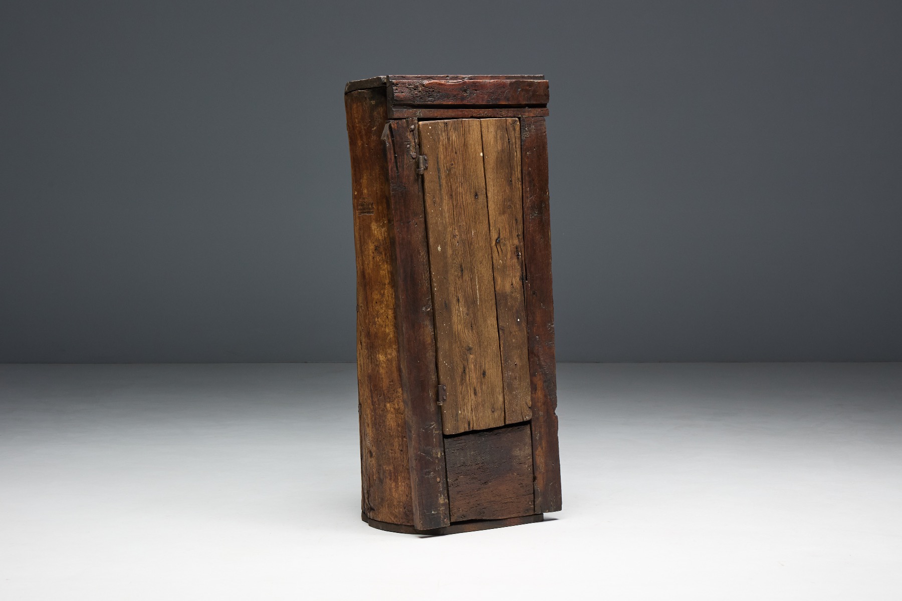 Rural vernacular bonnetière from the 19th century