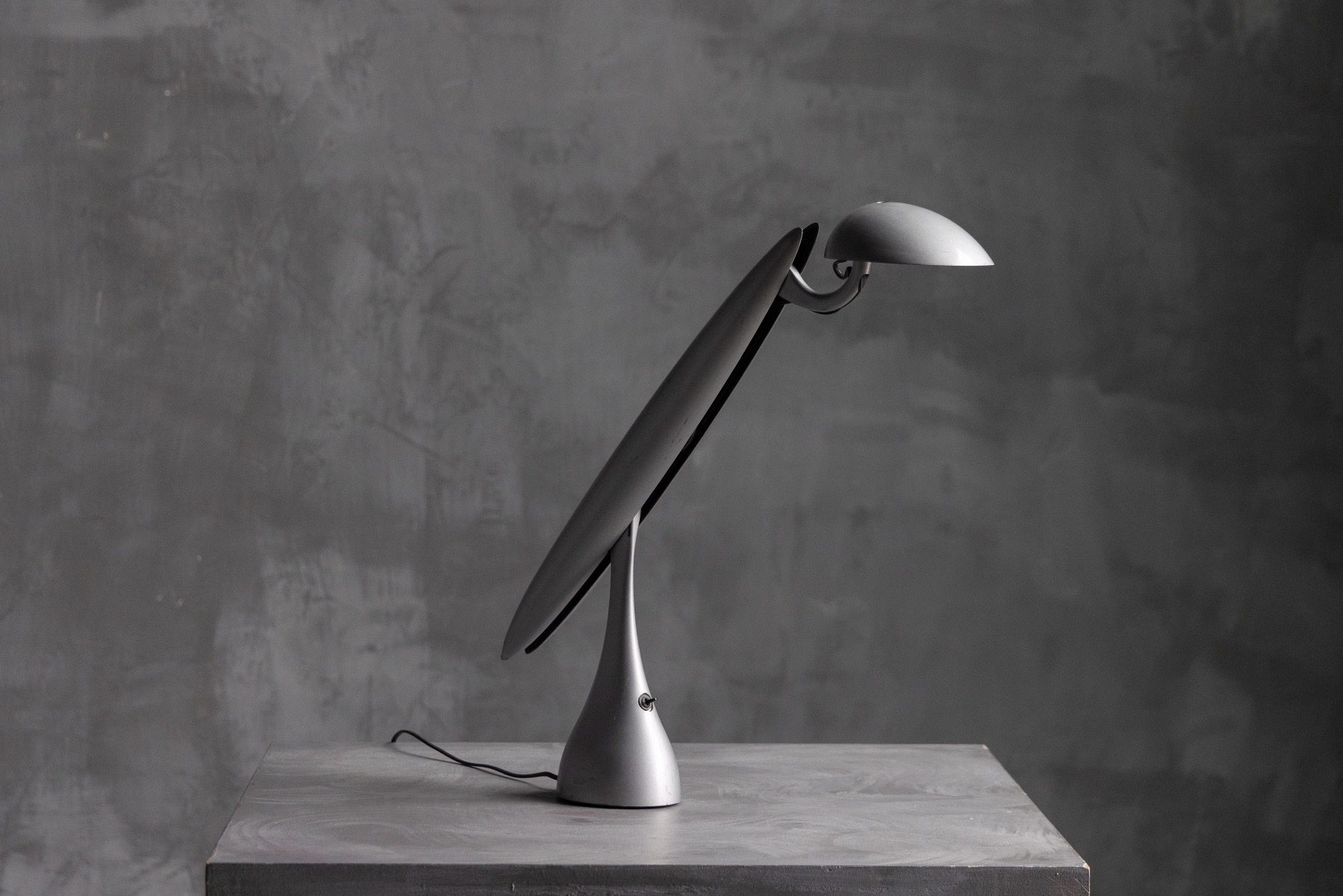 Sculptural postmodern Heron desk lamp with expressive lines