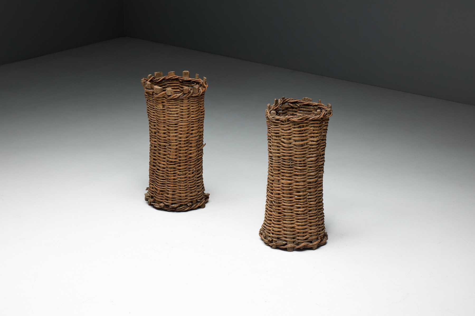 Solid fiber rural basket with aged surface