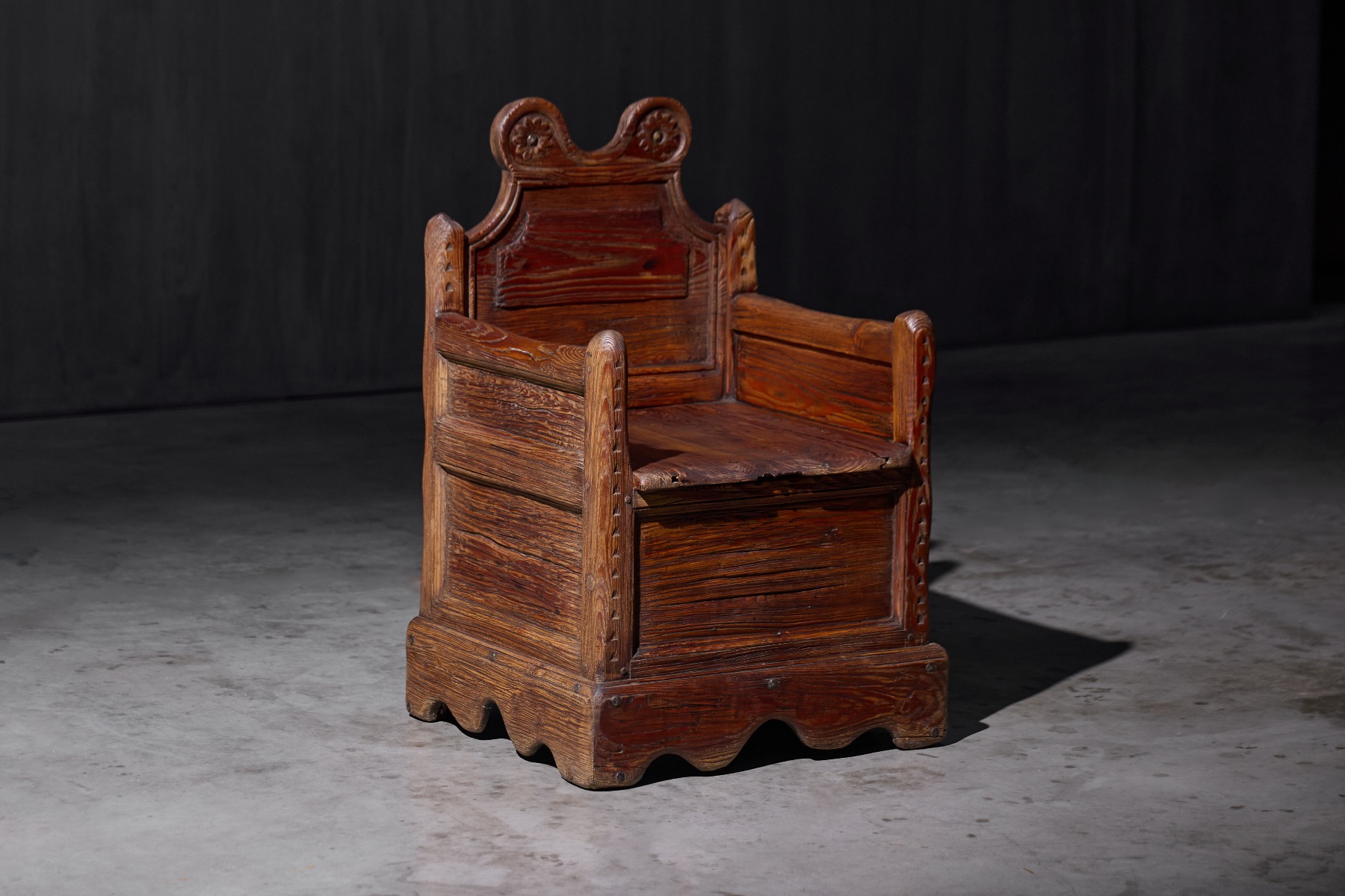 Solid wood antique armchair with lift seat compartment
