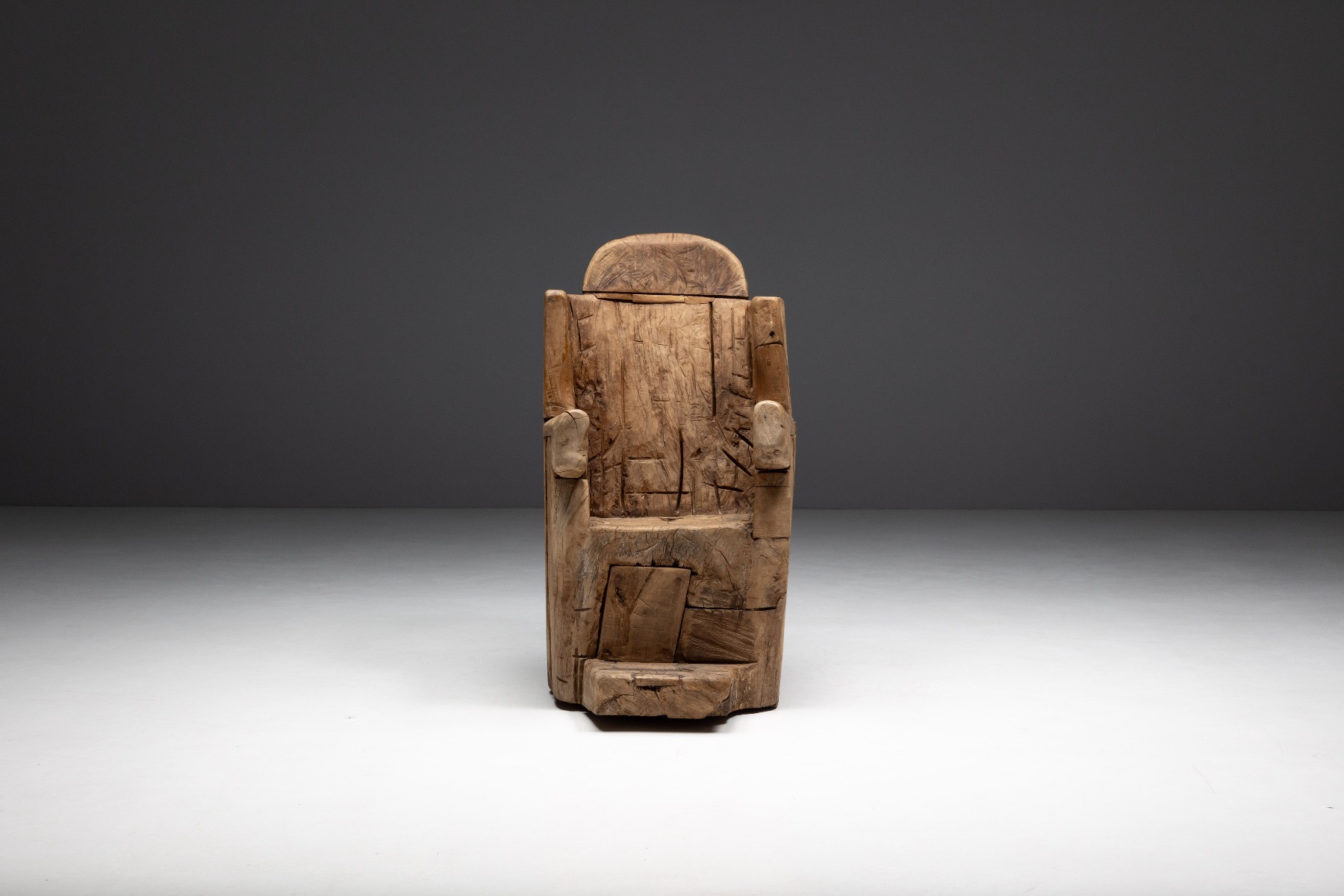 Solid wood throne chair carved from one single tree trunk