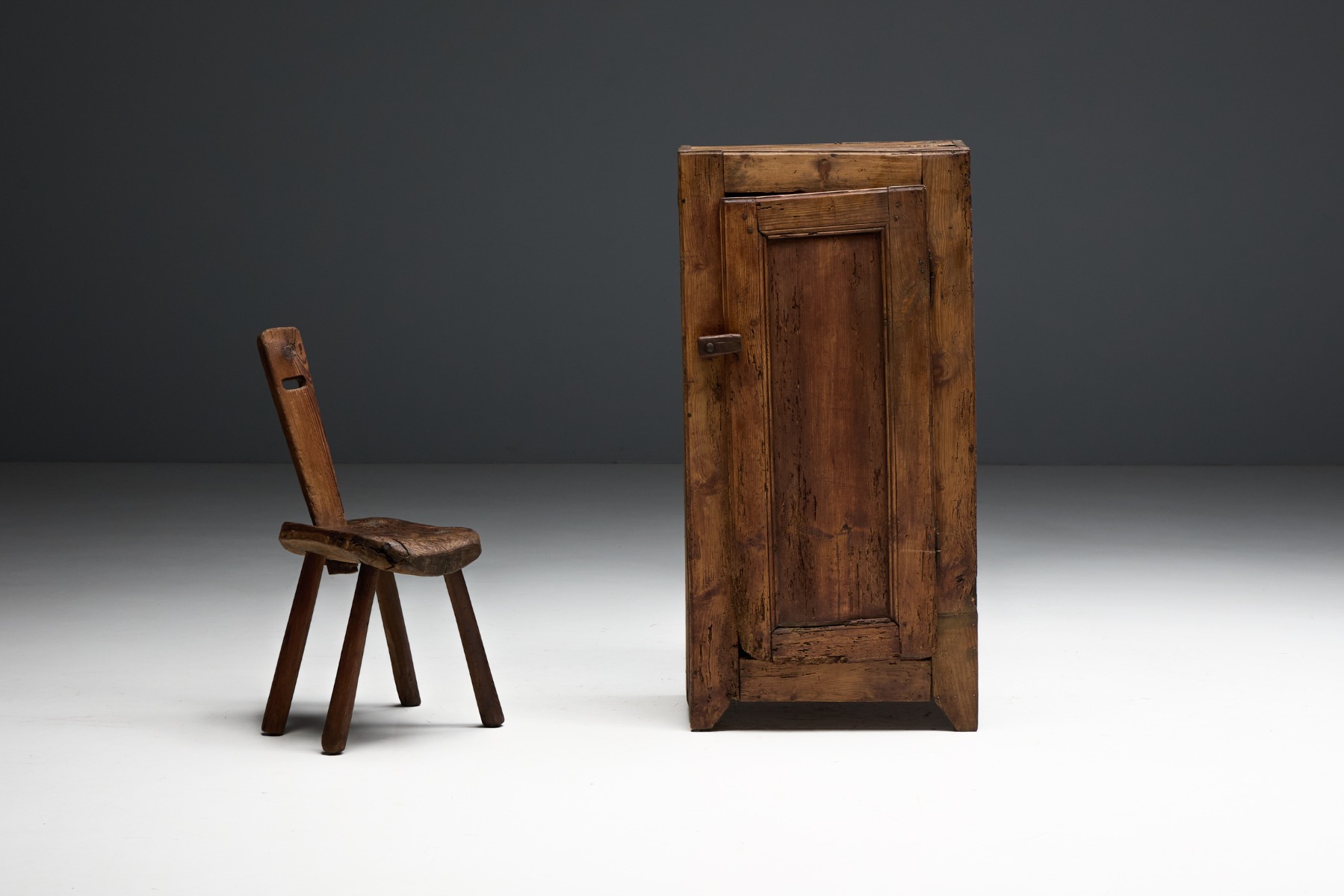 Alpine folk cupboard from the 19th century