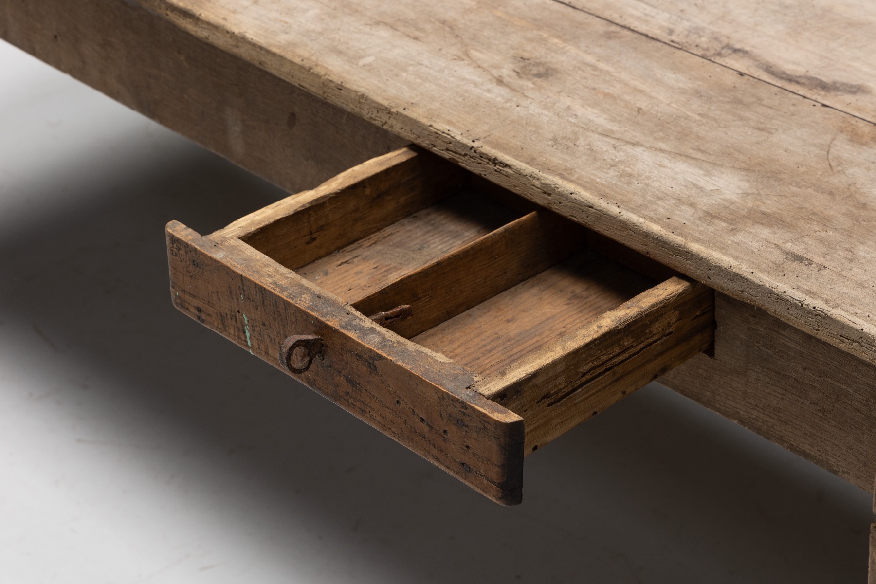 Antique country travail populaire table