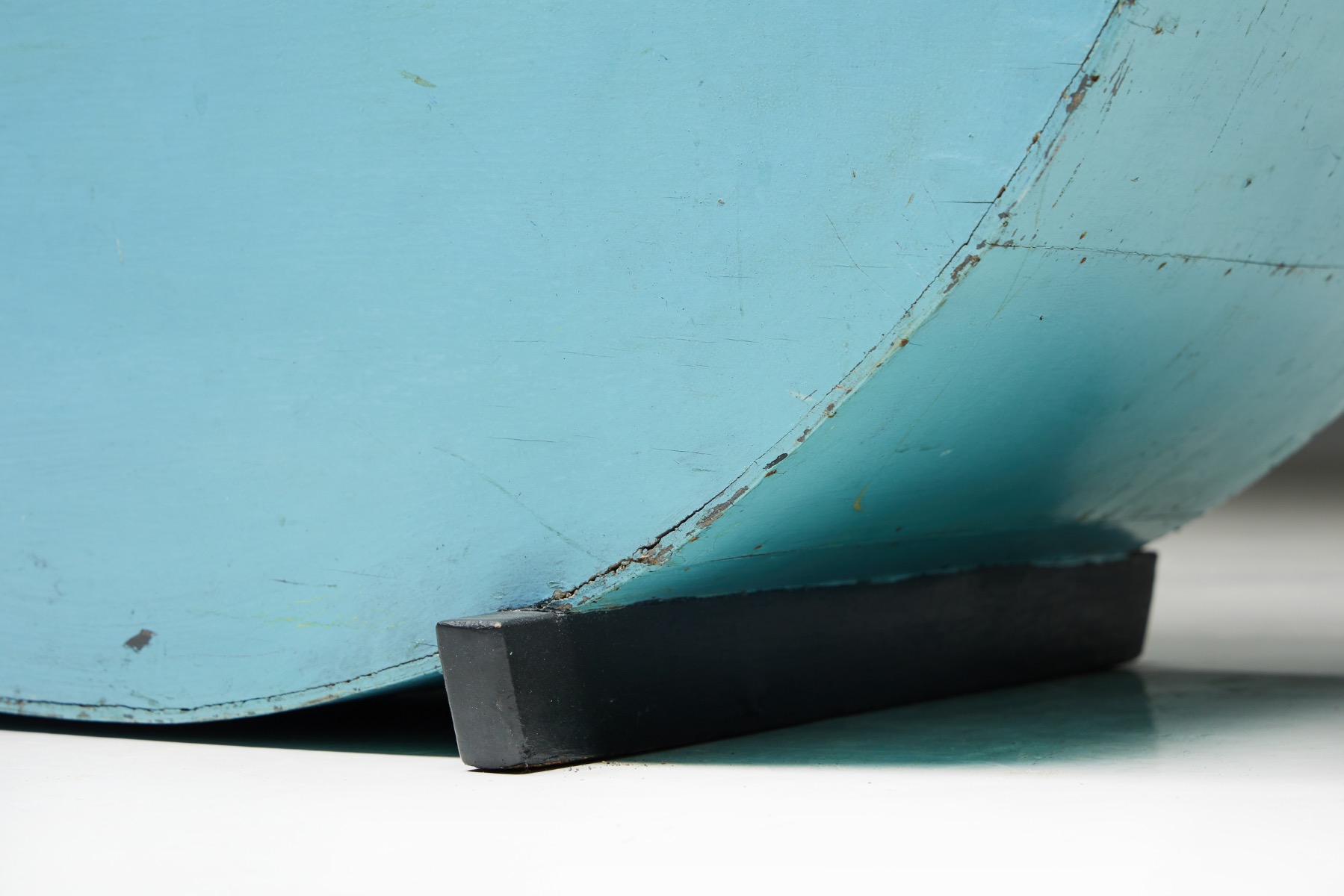 Antique style circular cradle in blue wood