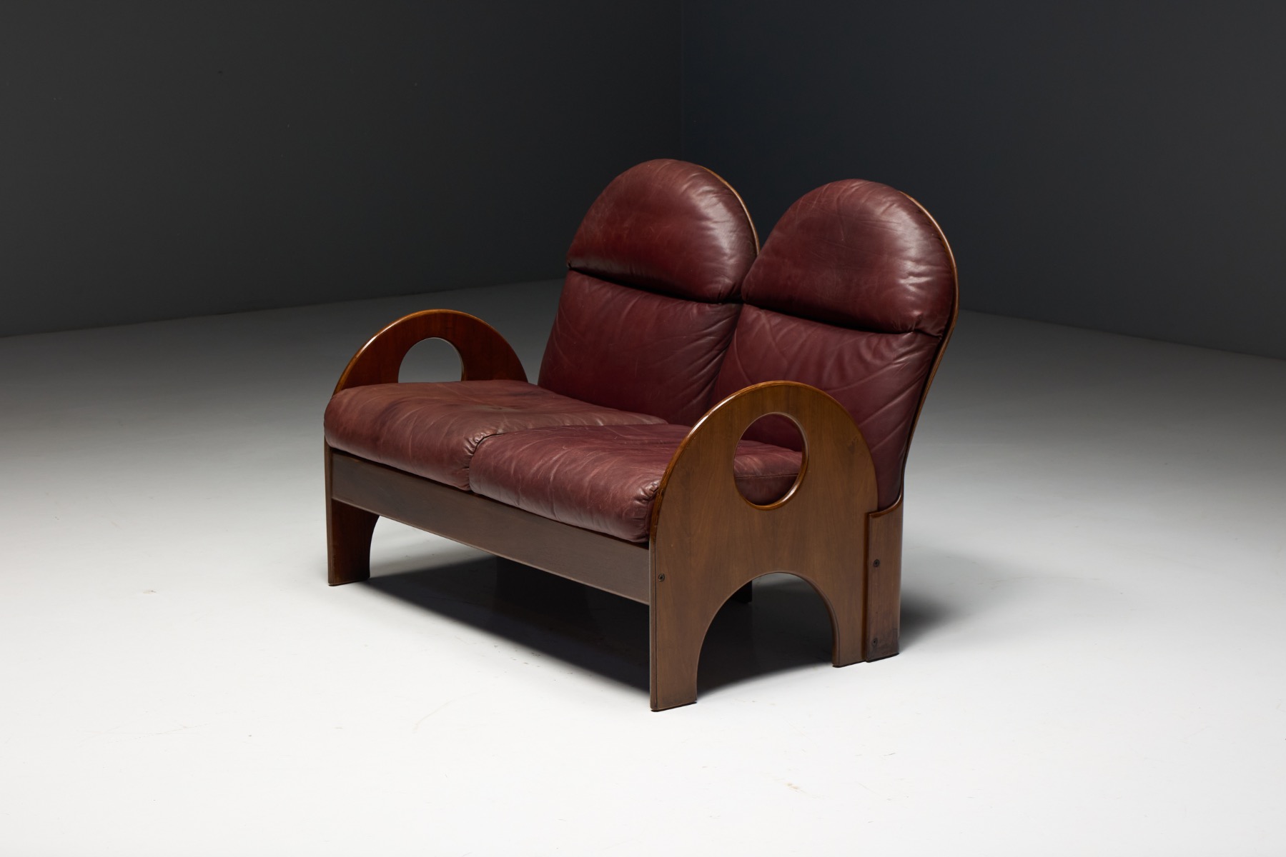 Loveseat Arcata designed in Italy by Gae Aulenti