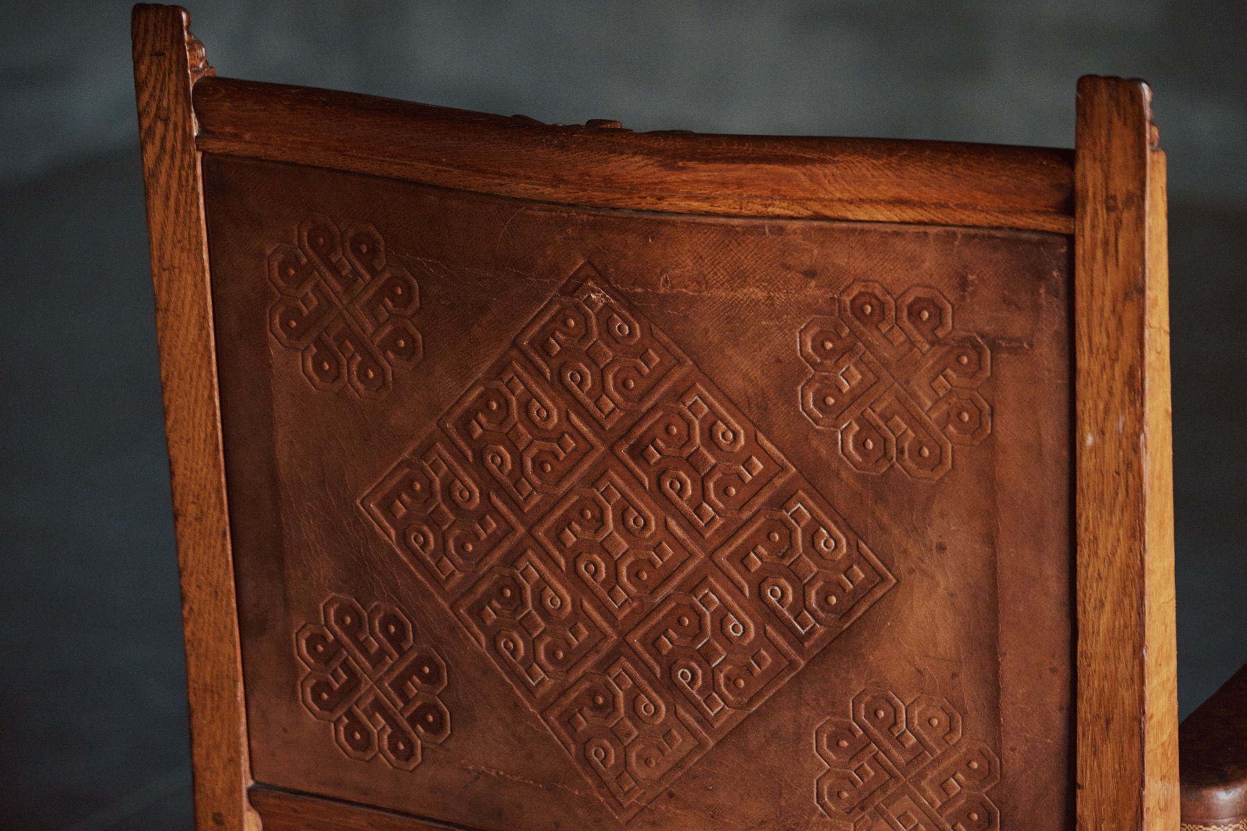 Architectural armchair by Lion Cachet design from the 1920s