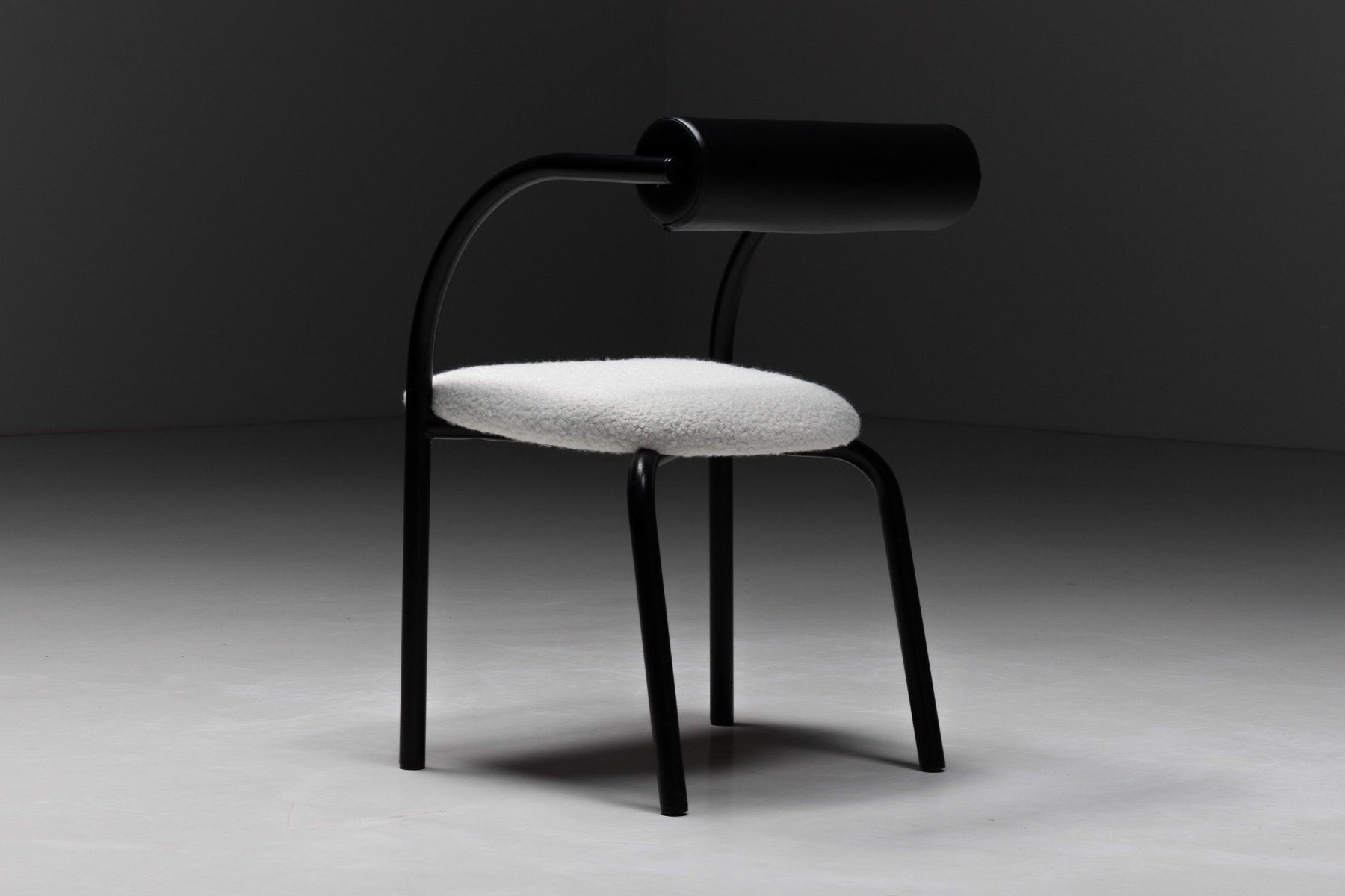 Architectural Italian armchairs from the 1980s design