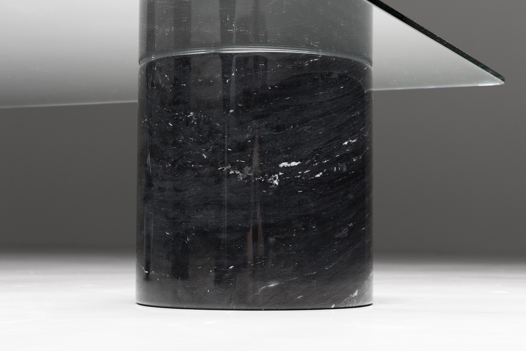 Architectural coffee table in Vignelli style design