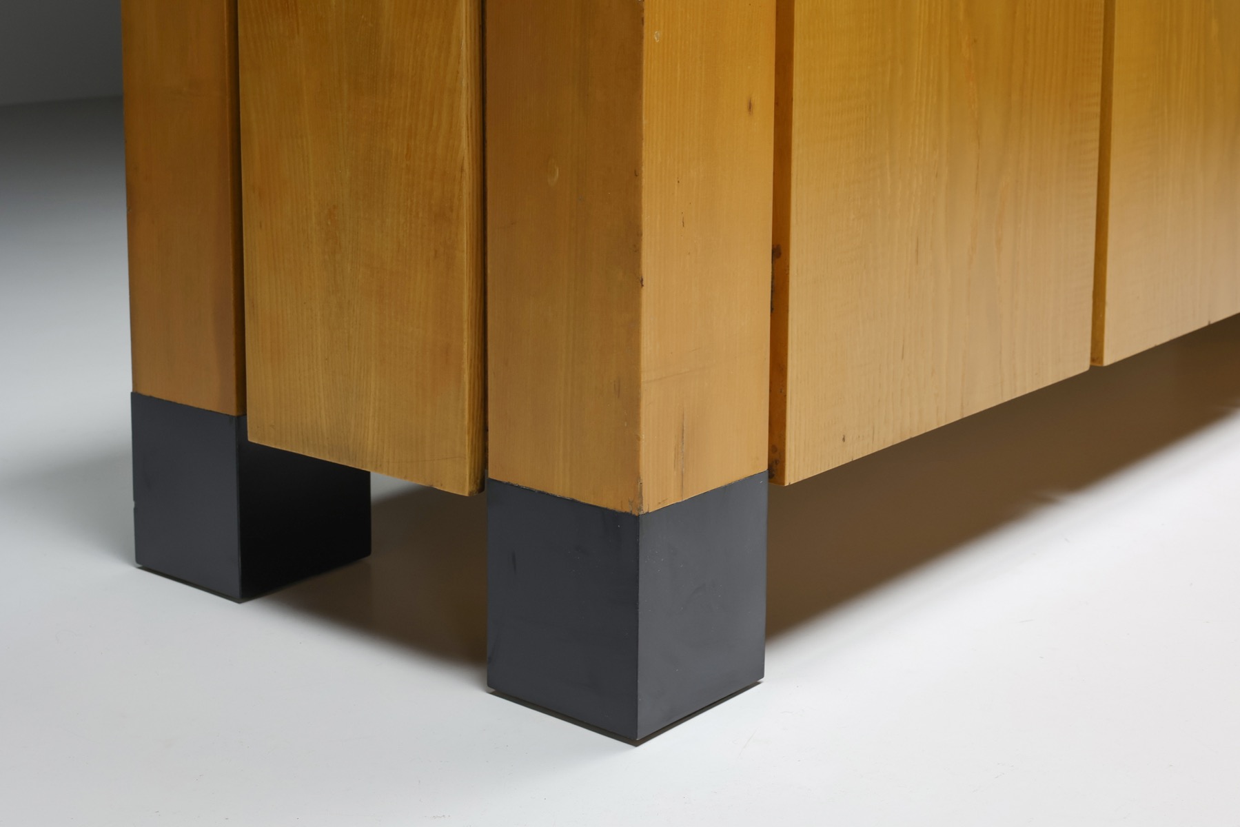 Architectural credenza by Renato Toso and Roberta Pamio design