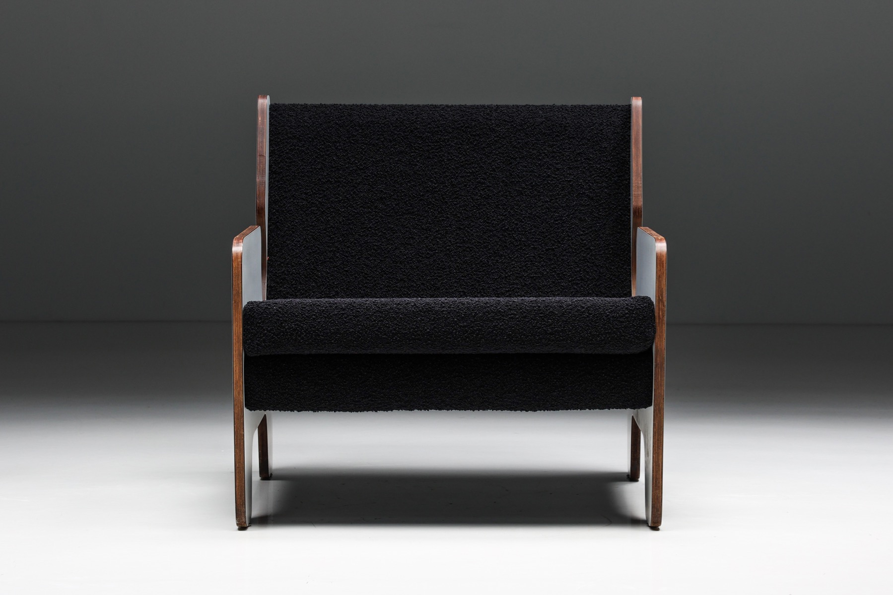 Architectural Italian lounge chair in postmodern design
