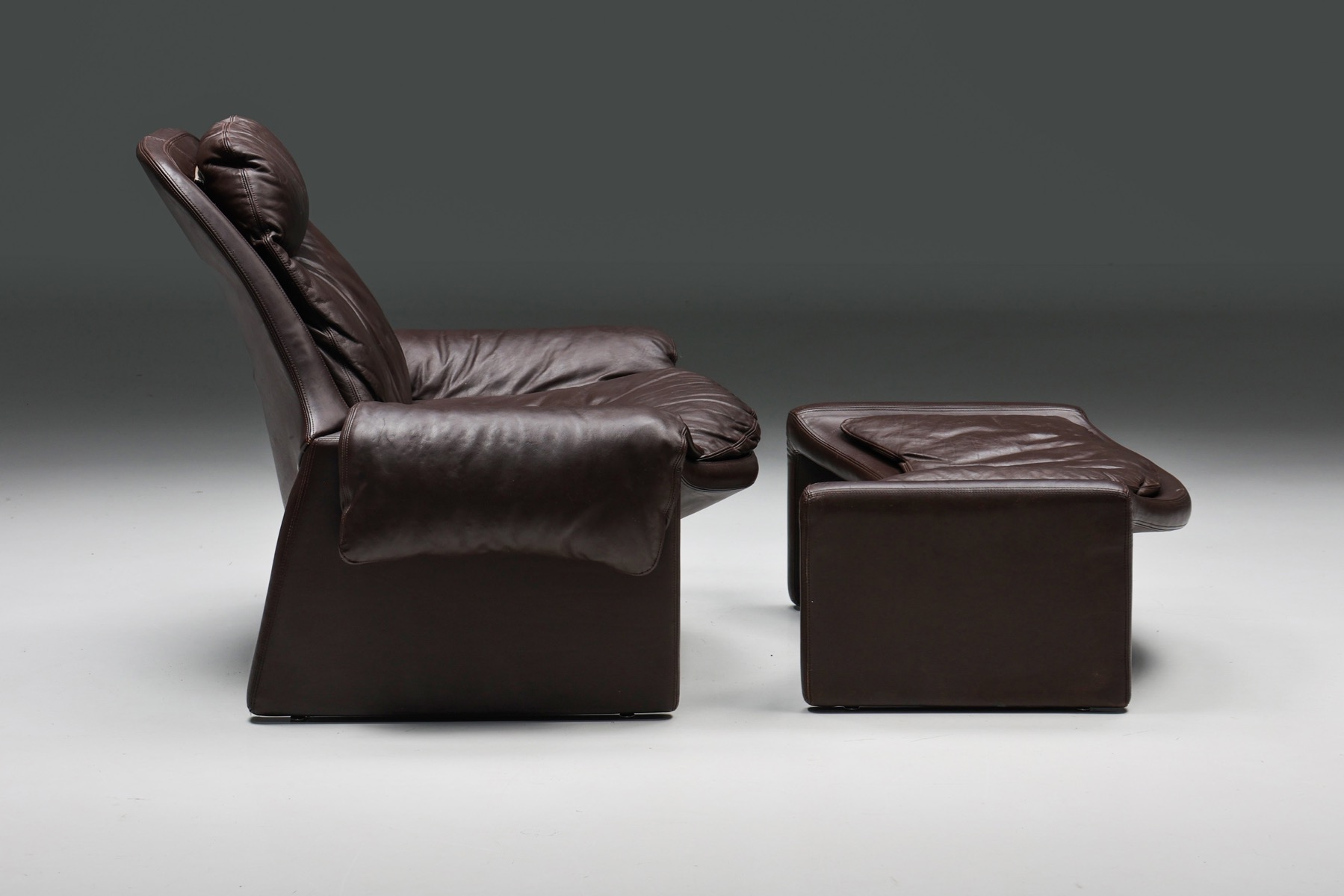 Architectural lounge chair with ottoman by Vittorio Introini design