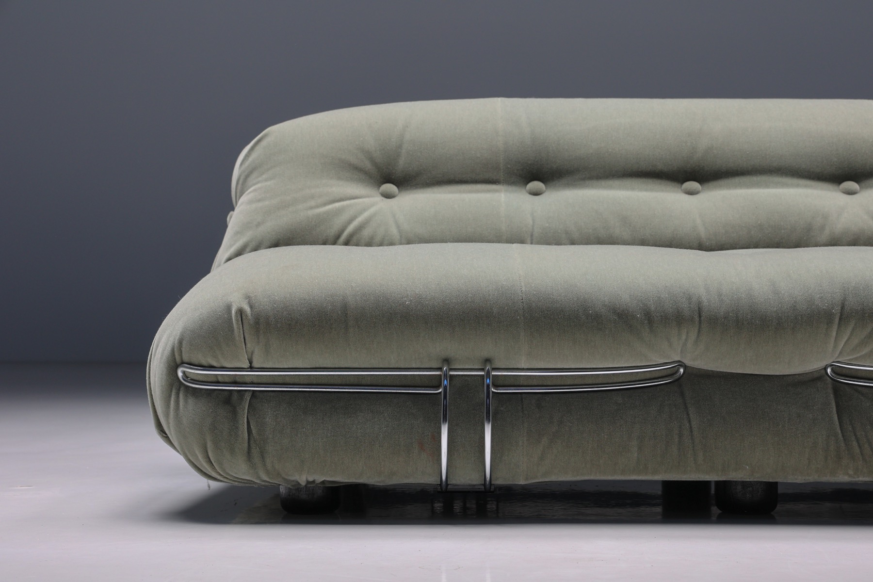 Architectural modular sofa Soriana design