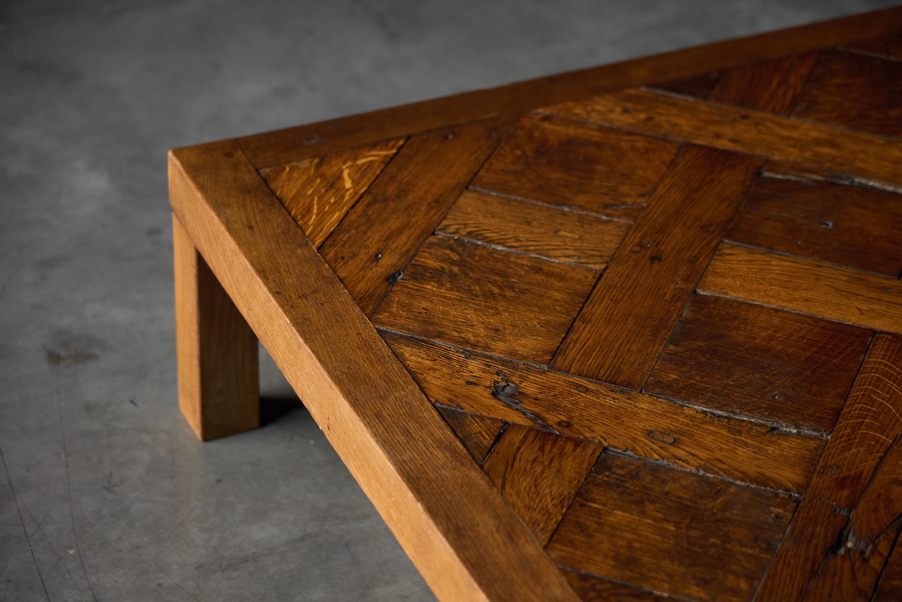 Architectural coffee table with parquet top from the 1970s