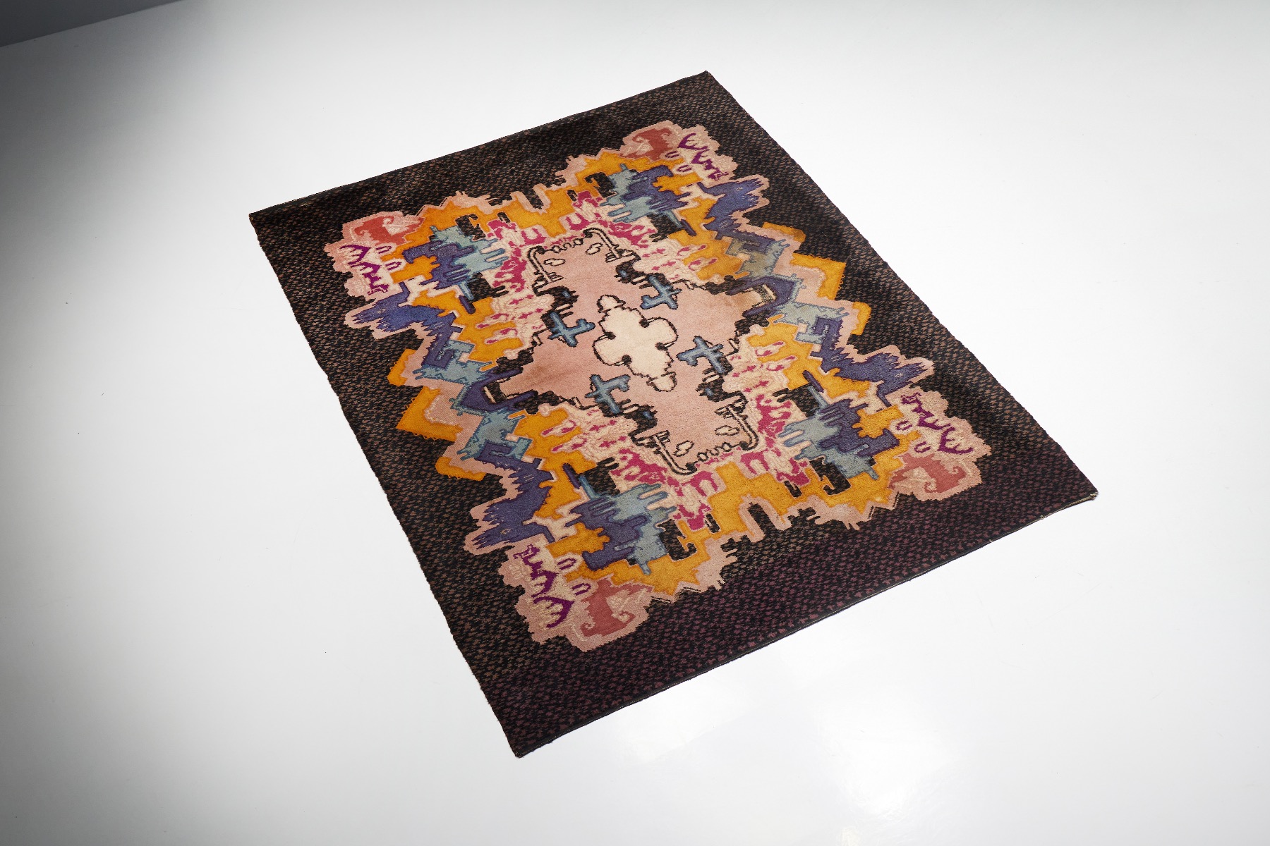 Architectural pattern rug by Jaap Gidding Tuschinski design
