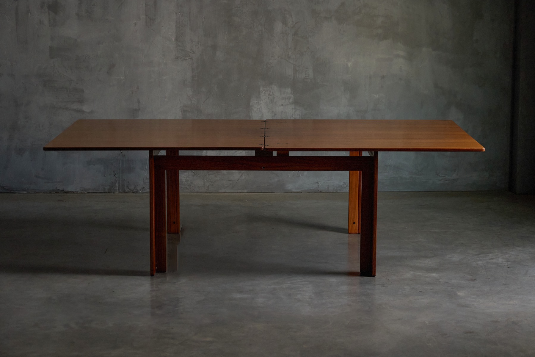 Refined modernist dining table from the Scarpa workshop