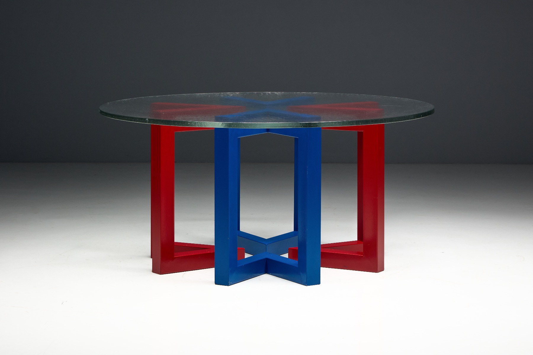 Architectural dining table combining glass and bold structure