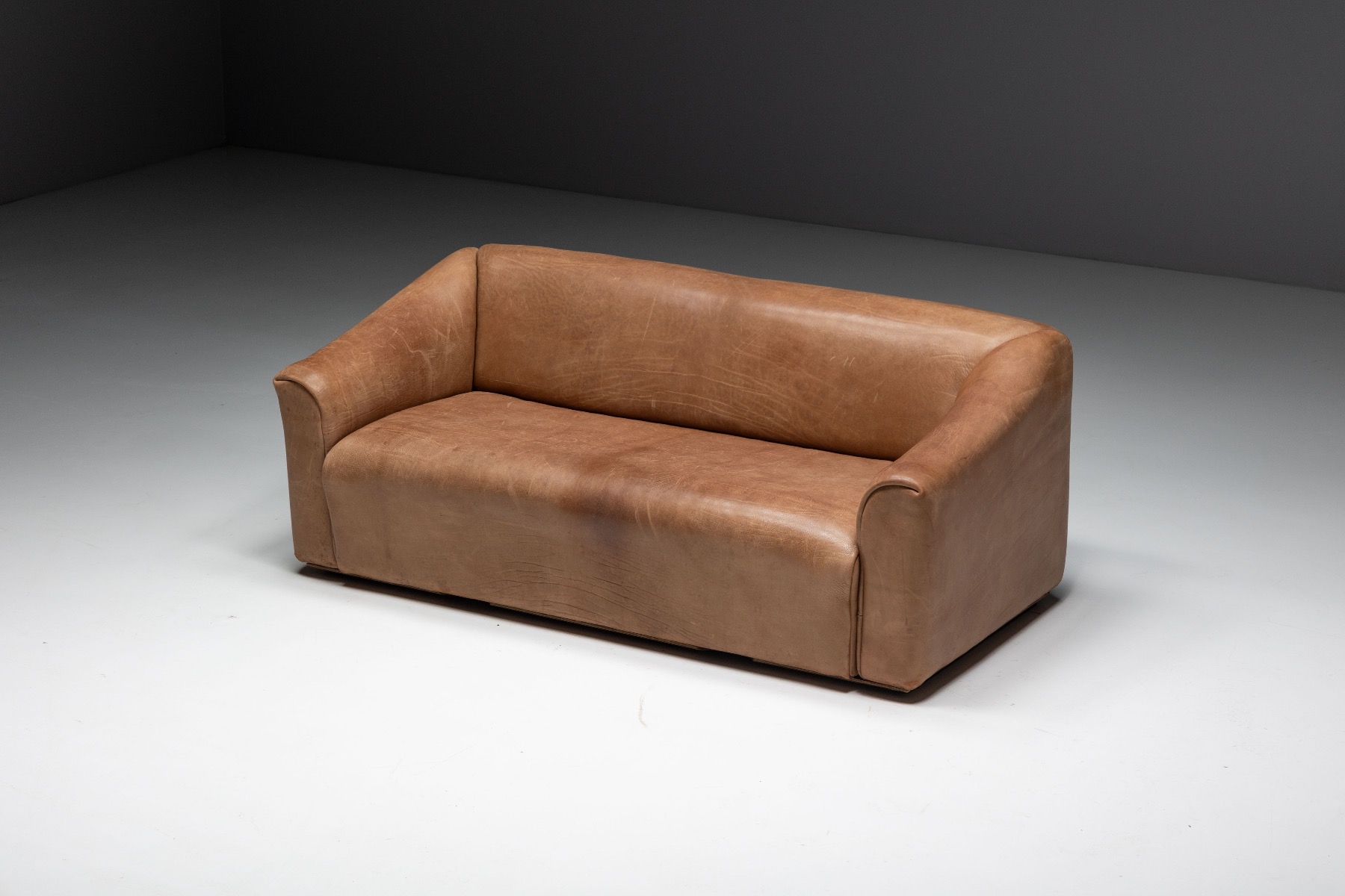 De Sede DS47 leather sofa reflecting Swiss modern design