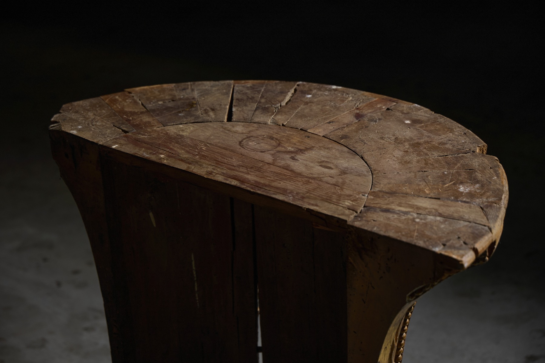 Elegant demilune console crafted in giltwood