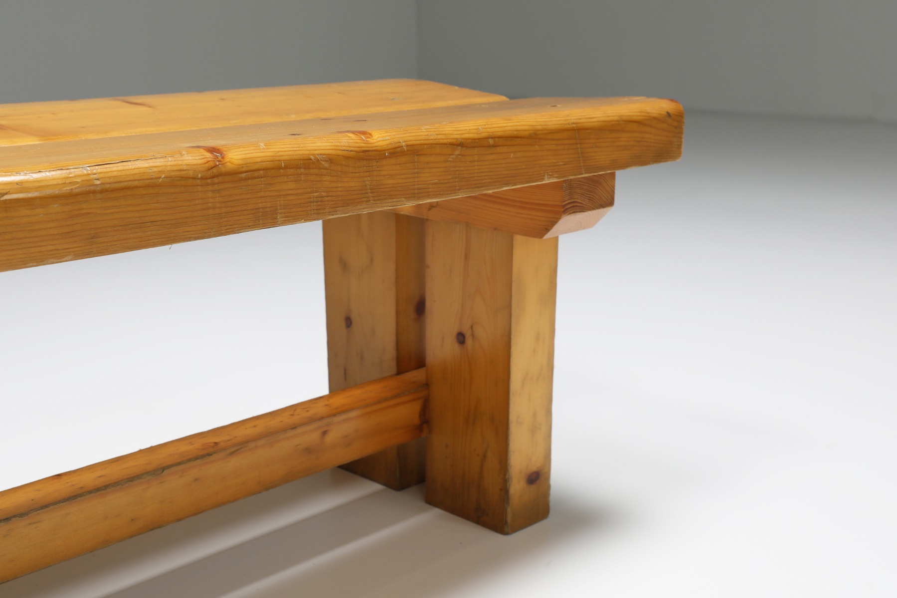 Iconic Les Arcs pine bench by Charlotte Perriand design