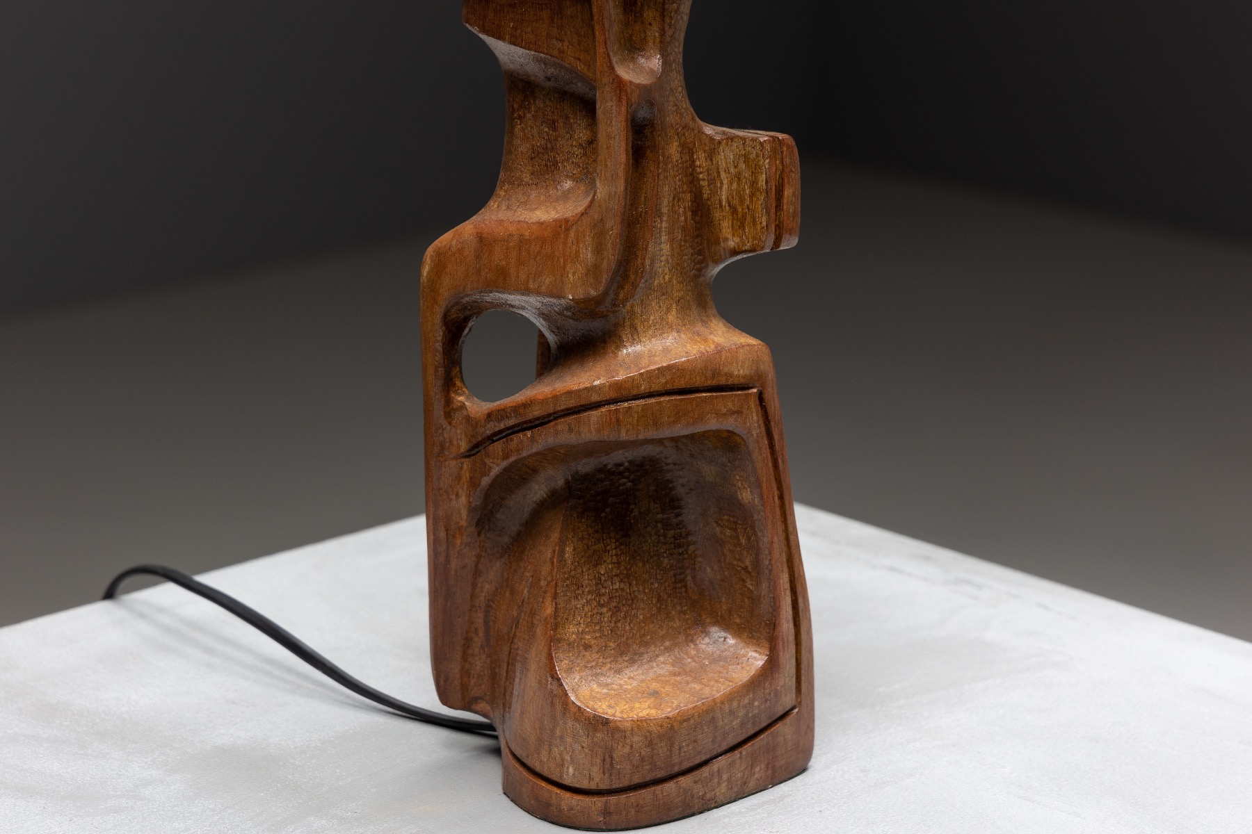 Italian design table lamp by Gianni Pinna sculpted form